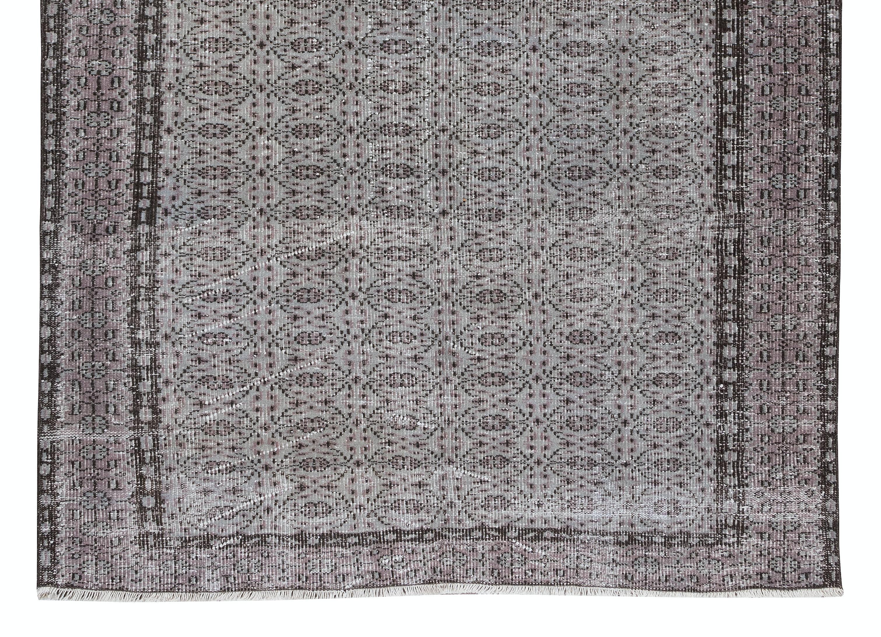 20th Century Handmade Vintage Rug in Gray 4 Modern Interiors, Turkish Floral Carpet For Sale