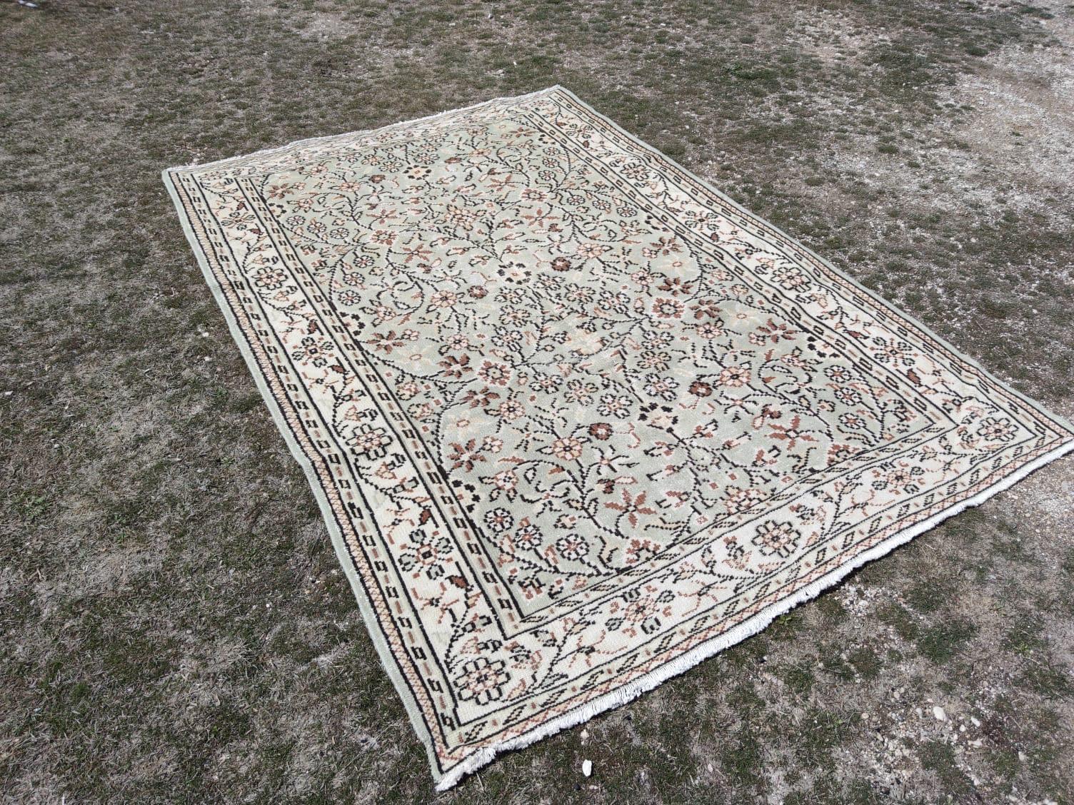 6.2x9 ft Vintage Hand-Knotted Turkish Floral Wool Rug in Cream and Pastel Green For Sale 7