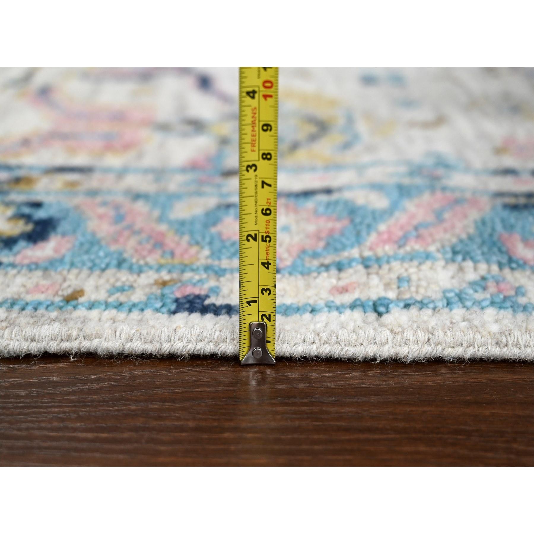 Alfombra oriental de pura lana anudada a mano con diseño Mahal marfil de 6'2'x9' Colección Supple Siglo XXI y contemporáneo en venta