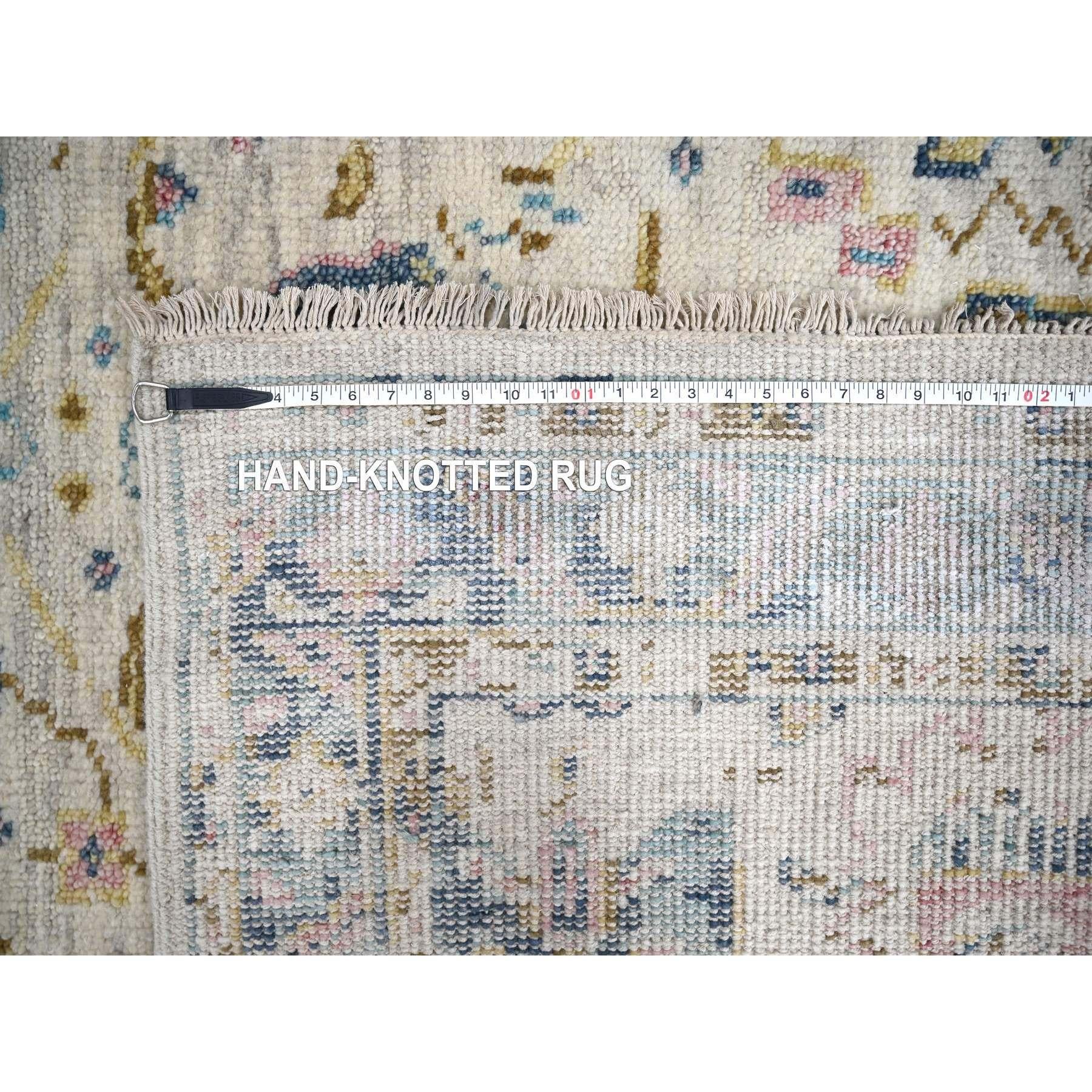 Alfombra oriental de pura lana anudada a mano con diseño Mahal marfil de 6'2'x9' Colección Supple Lana en venta
