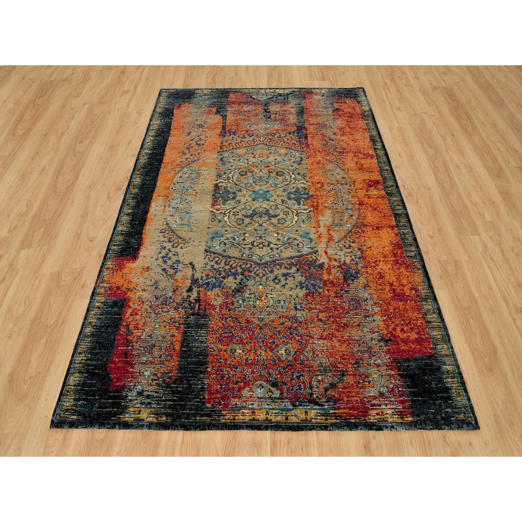 Il s'agit d'un véritable tapis d'Orient surdimensionné en laine de Ghazni, noué à la main, à motifs anciens ottomans effacés. Il a été noué pendant des mois et des mois selon des techniques de tissage séculaires par des artisans experts.
Matières