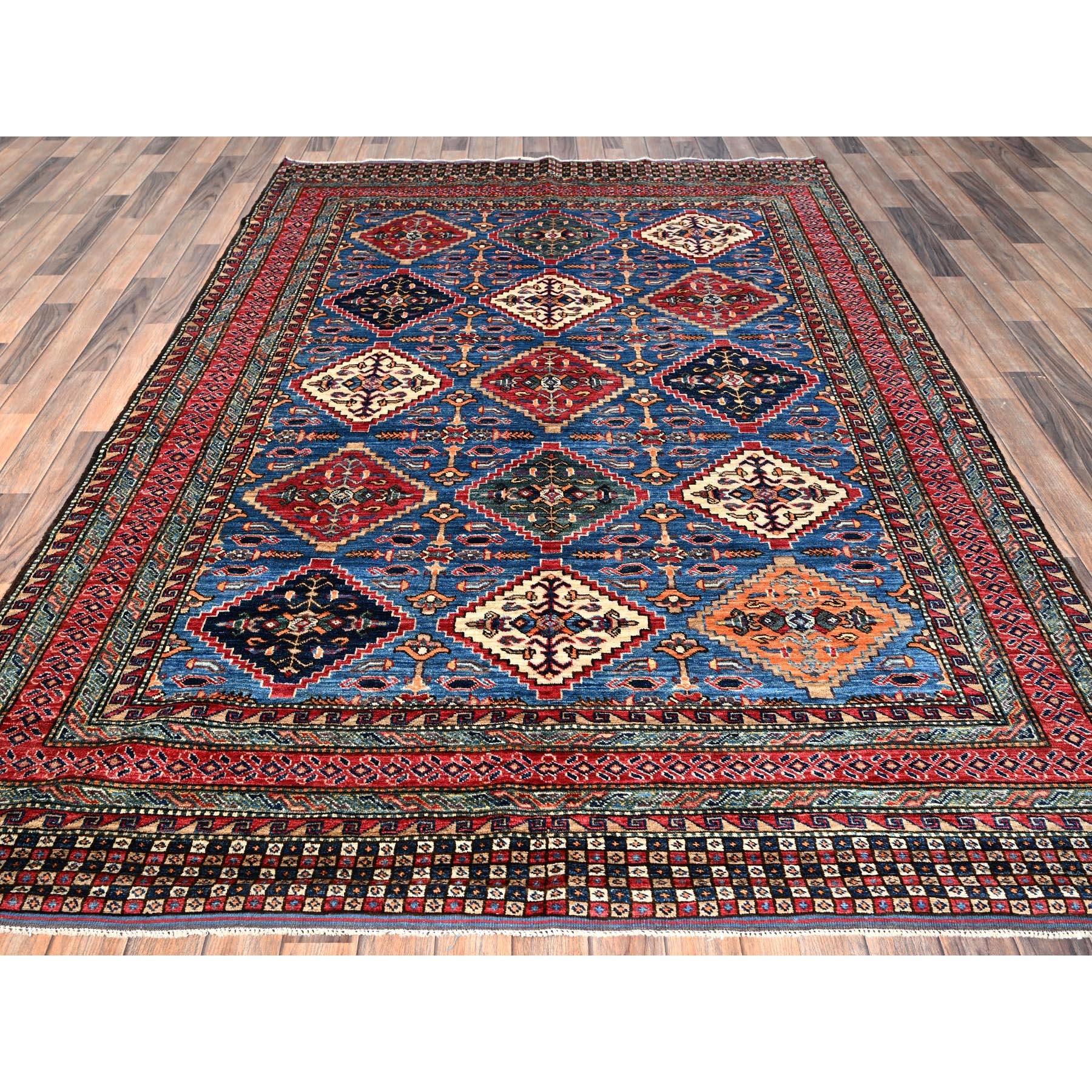 Imperial Blue, Afghan Ersari mit türkischem Knoten, antikes kaukasisches Design, pflanzliche Farbstoffe, dicht gewebt, handgeknüpft, weiche und samtige Wolle, Orientteppich
Primäre MATERIALIEN: Wolle
Latex: Kein Flor 
Höhe: 0,25 Zoll
Stil: