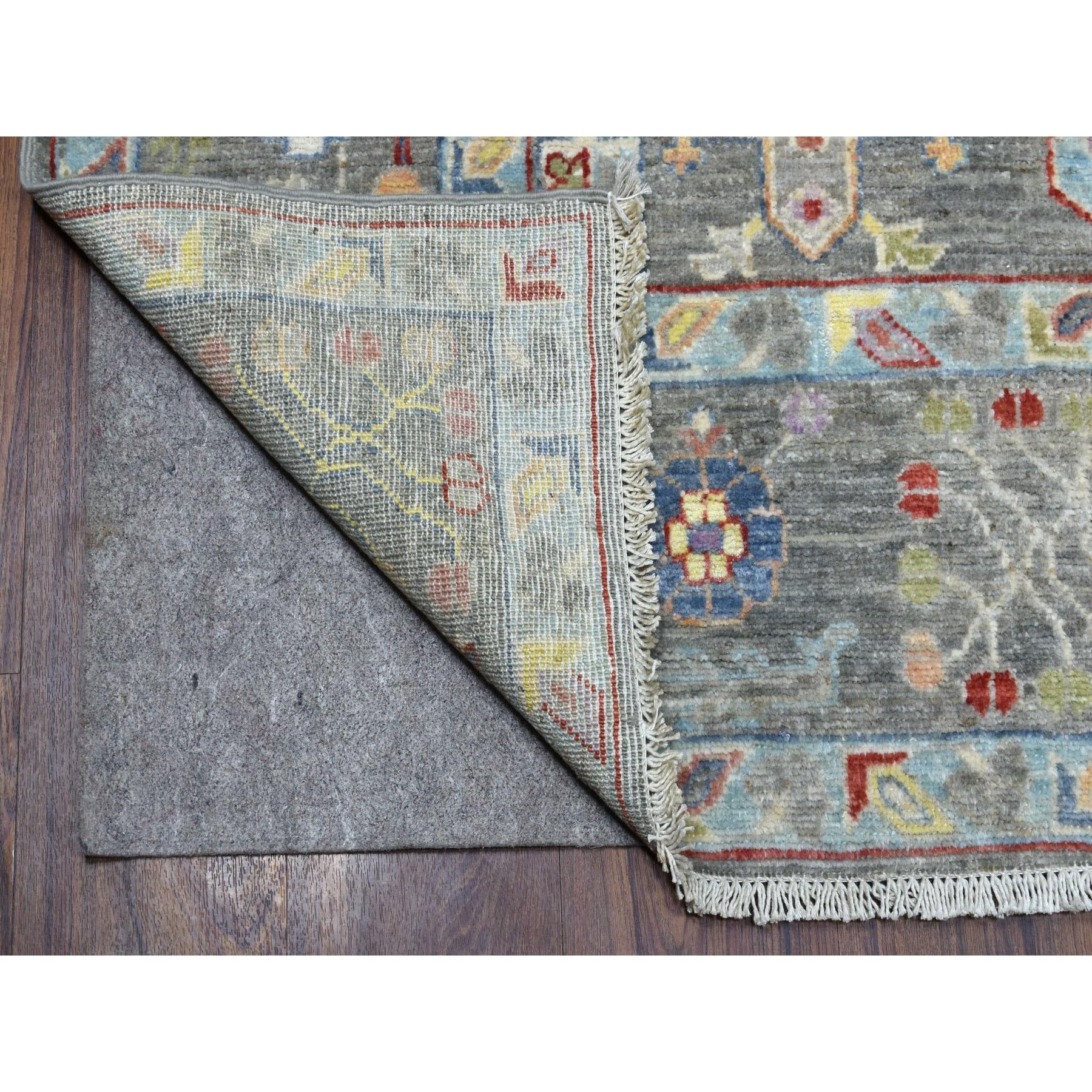 Alfombra Anudada a Mano de Lana Pura con Diseño Karajeh de Peshawar en Colores de 6'2 