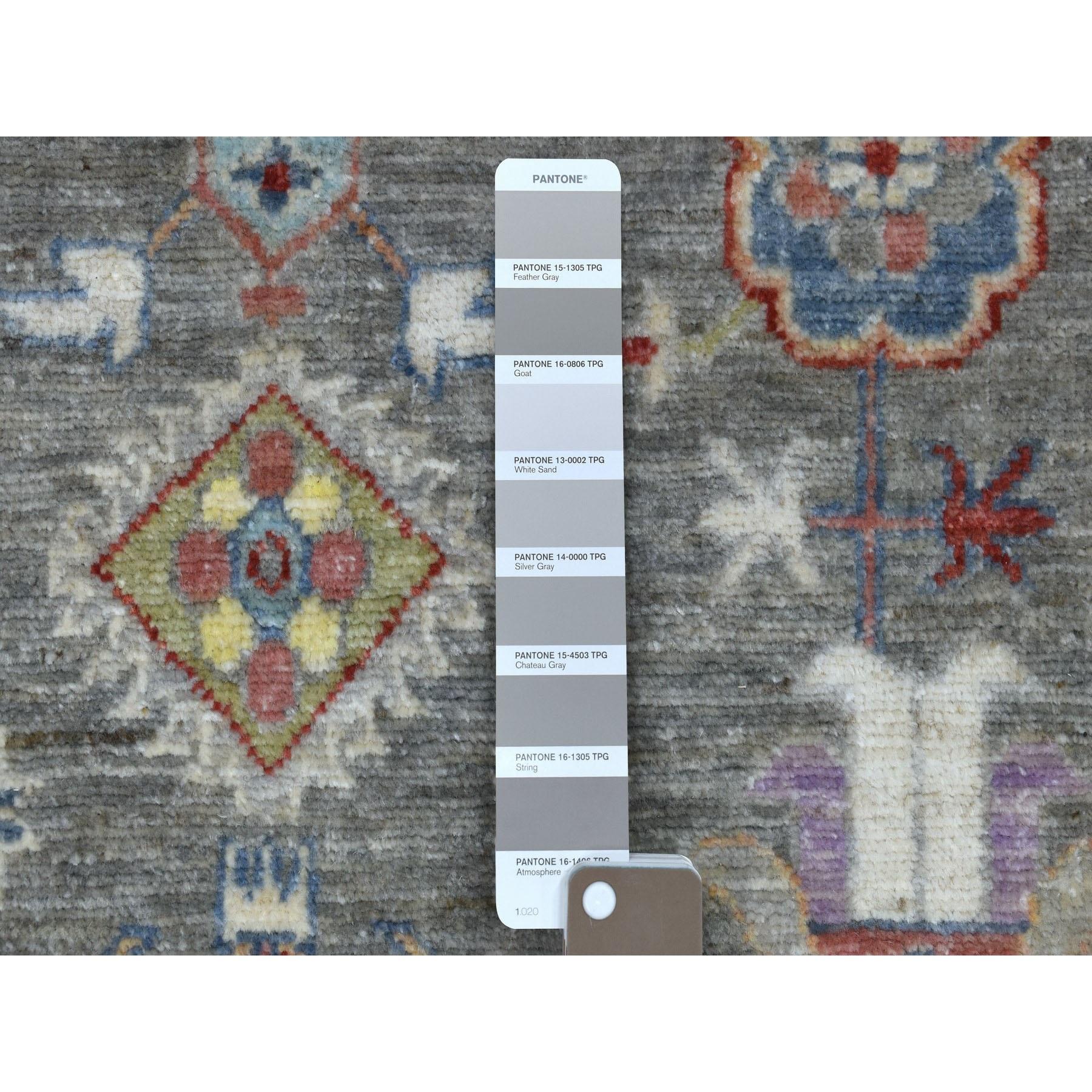 Alfombra Anudada a Mano de Lana Pura con Diseño Karajeh de Peshawar en Colores de 6'2 