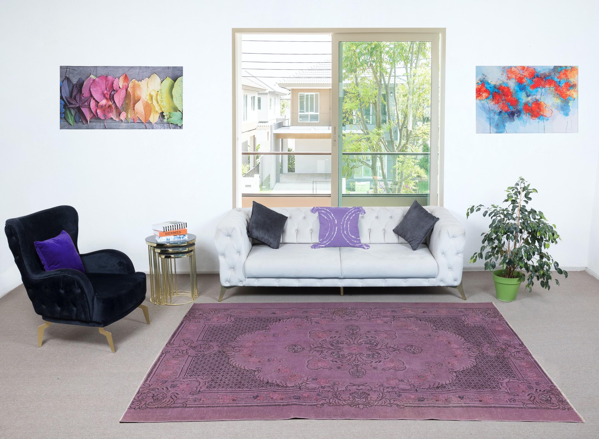 Nuestras alfombras sobreteñidas son todas piezas vintage anudadas a mano que se recrean en nuestro taller para atender a una gama más amplia de opciones de interiorismo, desde moderno a costero, desde industrial a rústico/cottage. Estas alfombras de