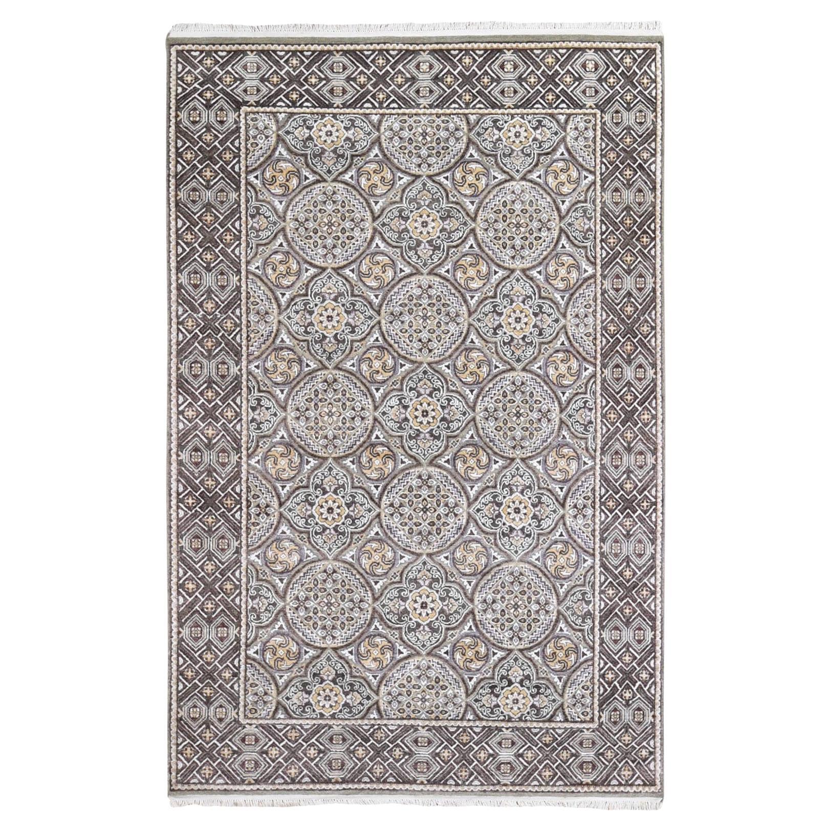 Tappeto 6'2 "x9'3" in lana-seta testurizzata con design a medaglioni di ispirazione Mughal annodato a mano