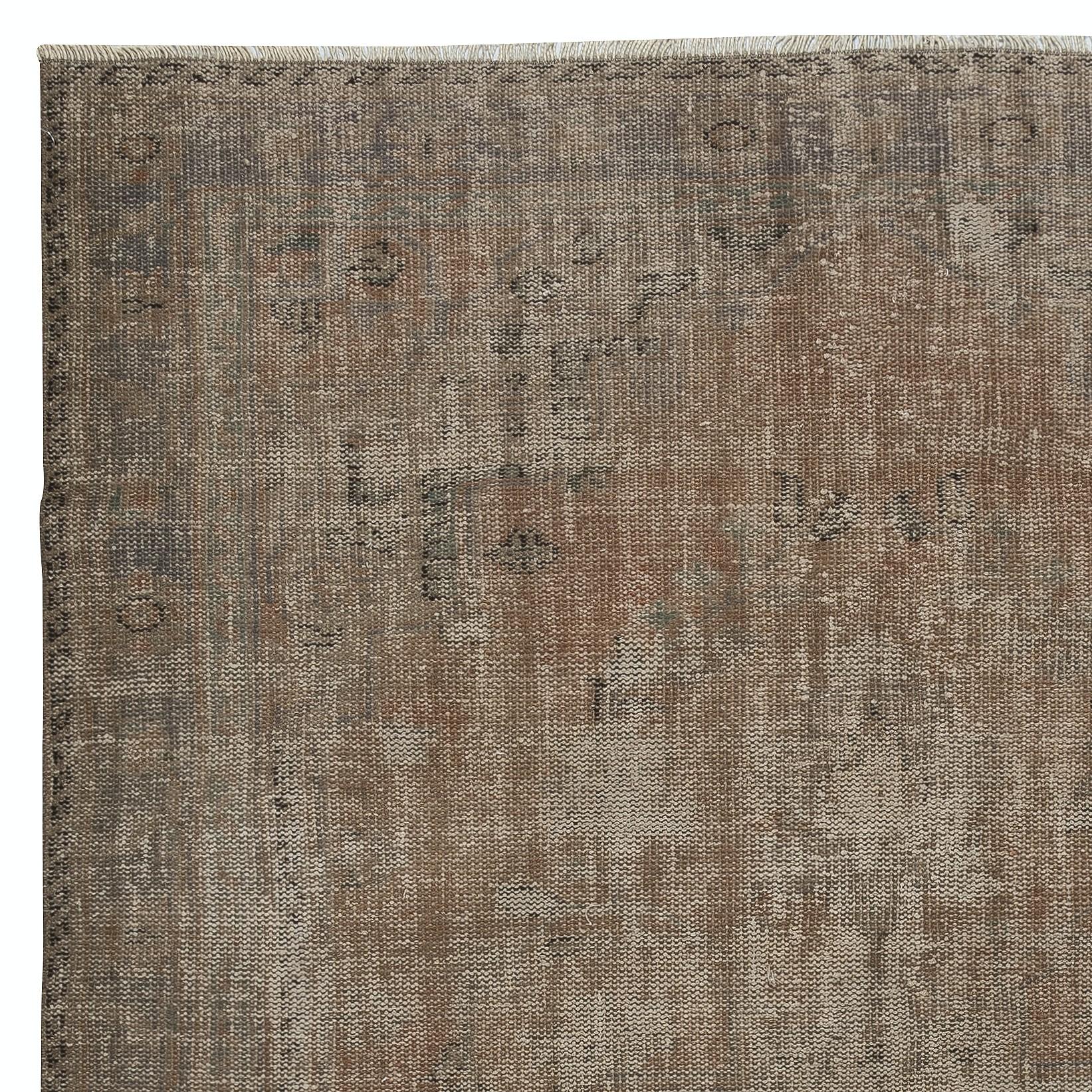 6.2x9.4 Ft Shabby Chic Style Modern Area Rug in Brown. Hand-Knotted in Turkey In Good Condition For Sale In Spring Valley, NY