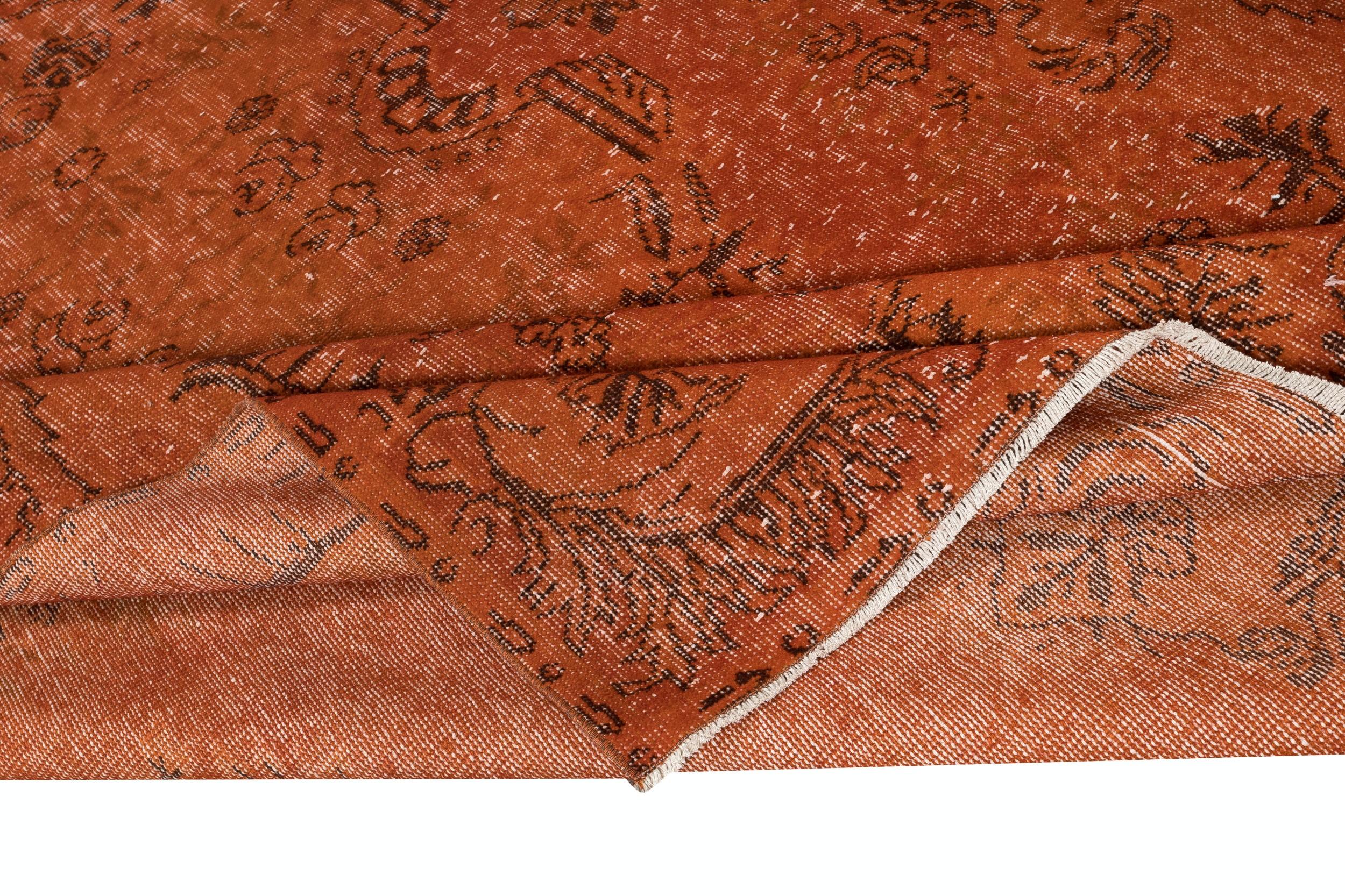 Moderno Tappeto vintage turco 6.2x9.4 Ft tinto in arancione per interni moderni in vendita