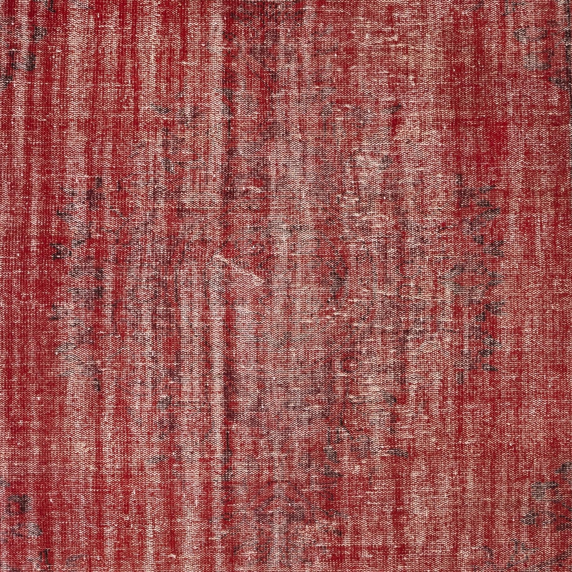 Turco Tappeto turco vintage annodato a mano 6.2x9.5 Ft sovratinto in rosso per interni moderni in vendita