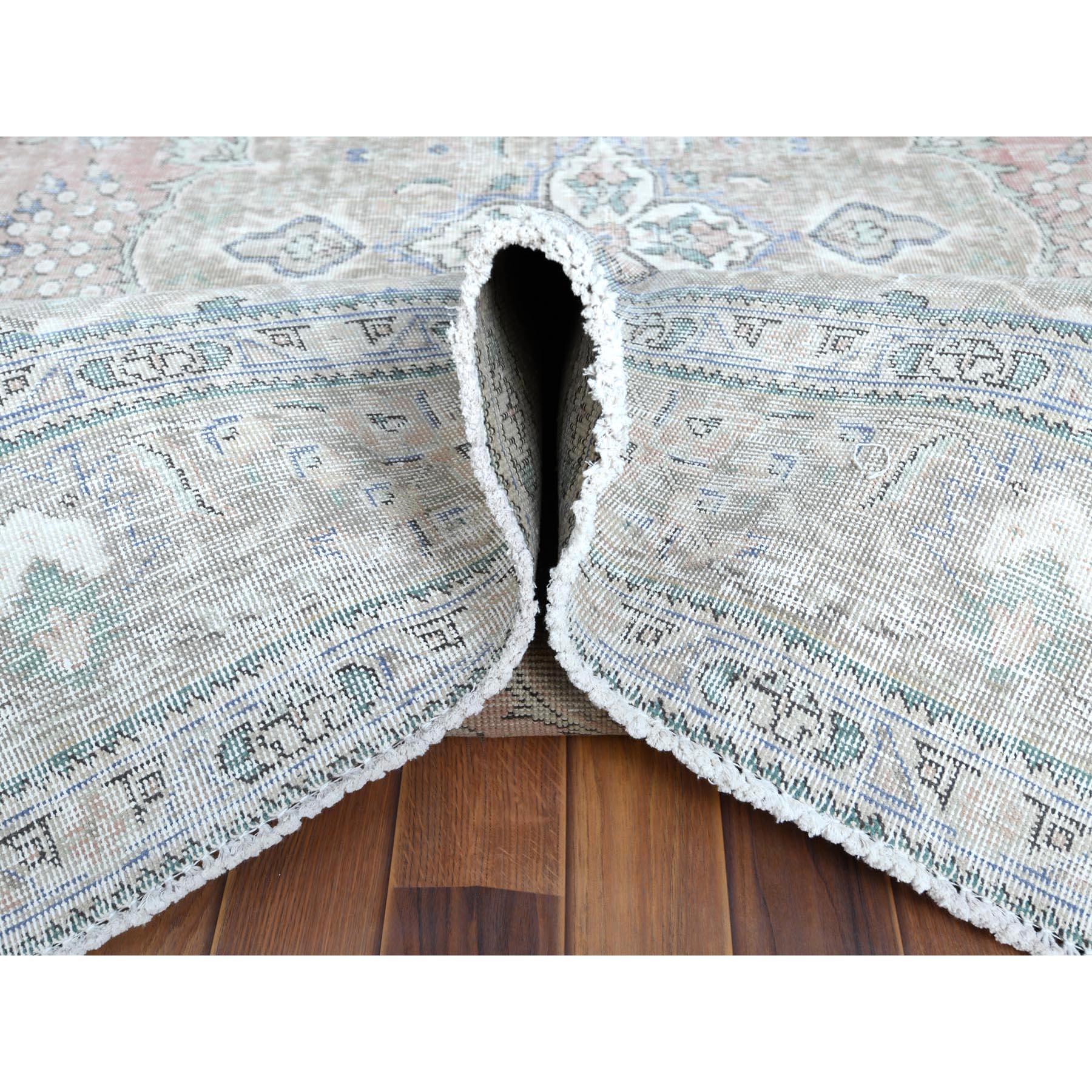 Metà XX secolo Tappeto Tabriz Rosso Pulito in Lana Naturale Shabby Chic Distressed Old Persian Tabriz in vendita