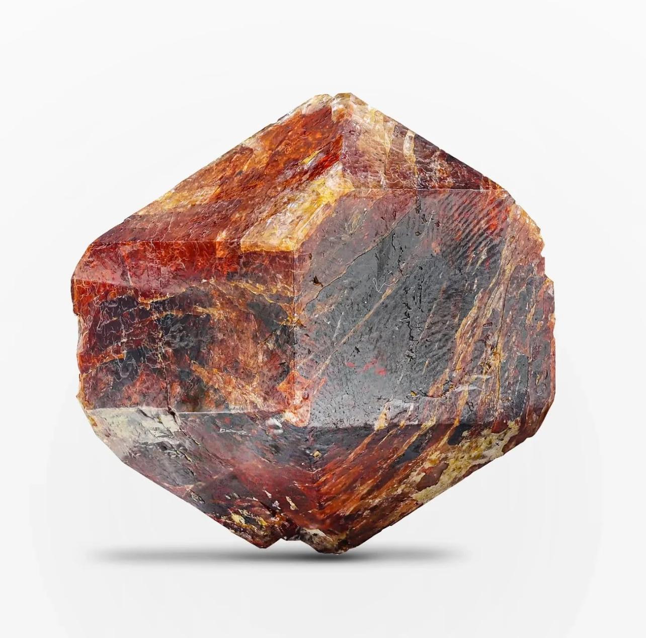 Informazioni sul prodotto:

Nome del campione: Cristallo galleggiante di zircone

Peso: 63 grammi

Dimensioni: H: 3,4 x L: 2,7 x P: 2,5 cm

Trattamento: Nessuno

Località: Valle di Astore, distretto di Skardu, Gilgit Baltistan,