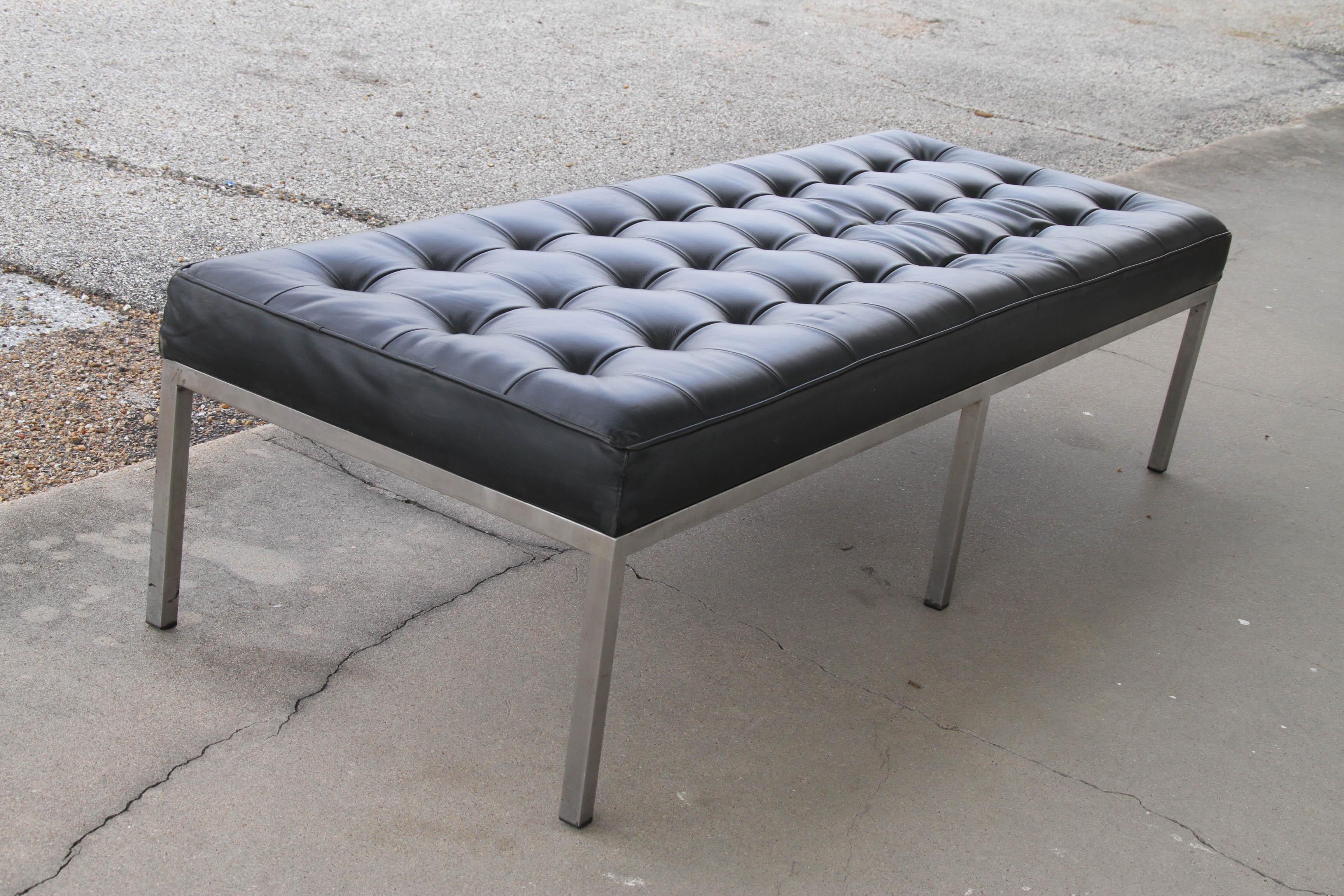 5FT steelcase knoll style button tufted bench

Rare large gallery style Steelcase bench. Classic button tufting with stainless steel frame.

DIMS: 63Wx24Dx16H.