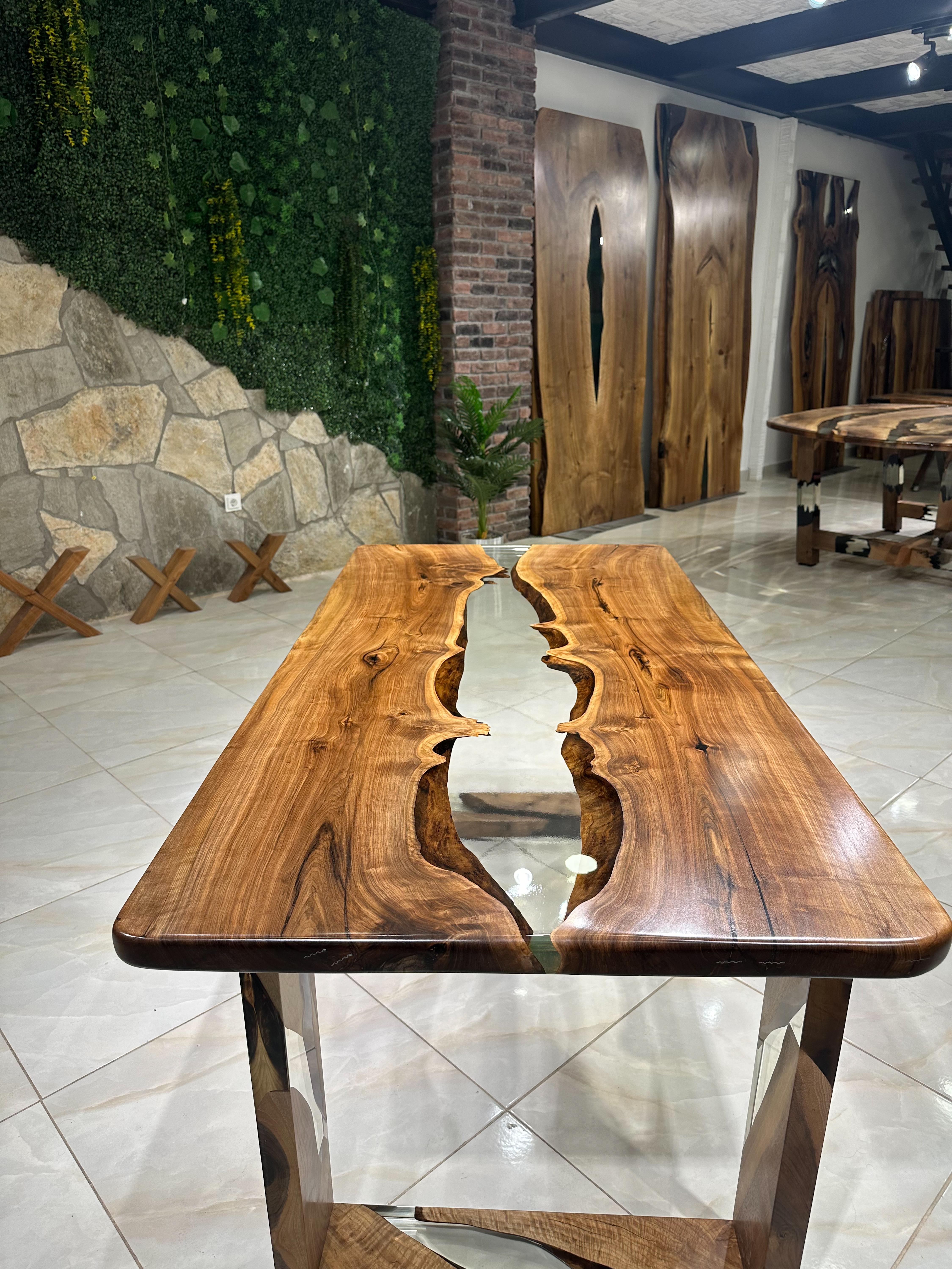Brossé Table en bois de noyer avec époxy transparent et pied en Wood Wood - Resin River Table en vente