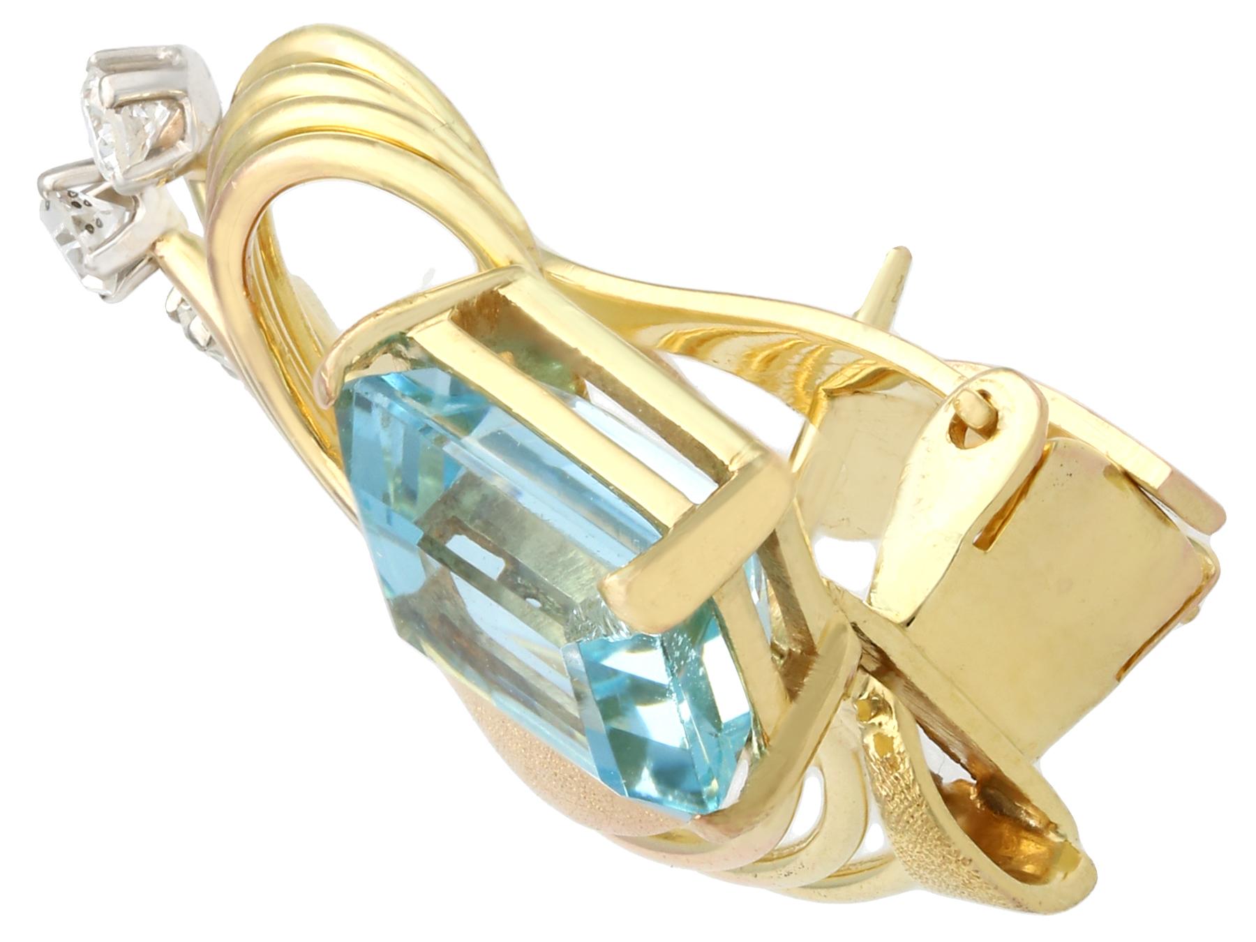 Women's or Men's 6.30 Carat Aquamarine and Diamond Yellow Gold Earrings Vintage, circa 1950 For Sale