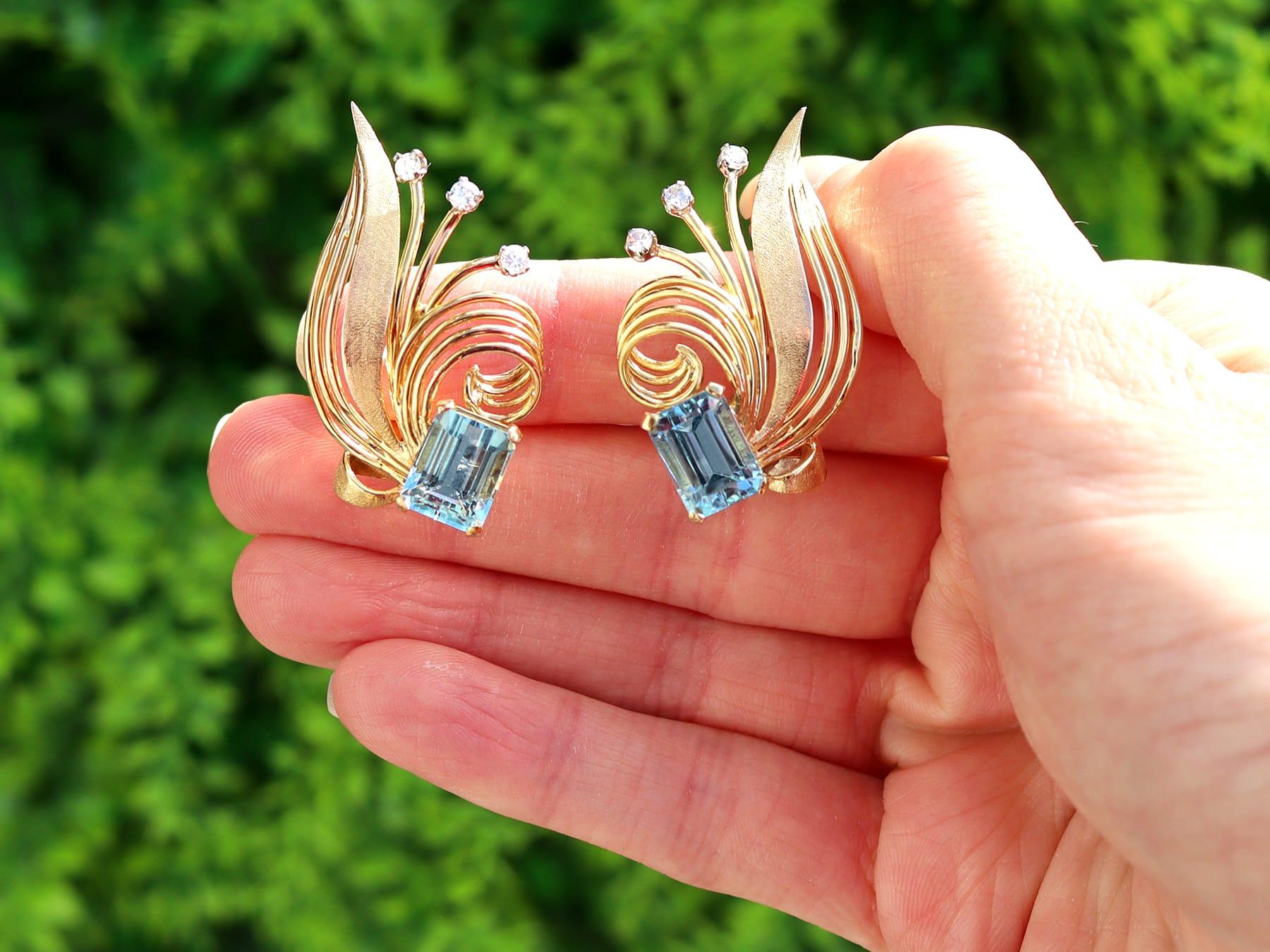 Ein feines und beeindruckendes Paar Vintage-Ohrringe mit 6,30 Karat natürlichem Aquamarin und 0,36 Karat Diamant aus 18 Karat Gelbgold; Teil unserer vielfältigen Vintage-Schmuckkollektion.

Diese atemberaubenden Aquamarin-Diamant-Ohrringe im