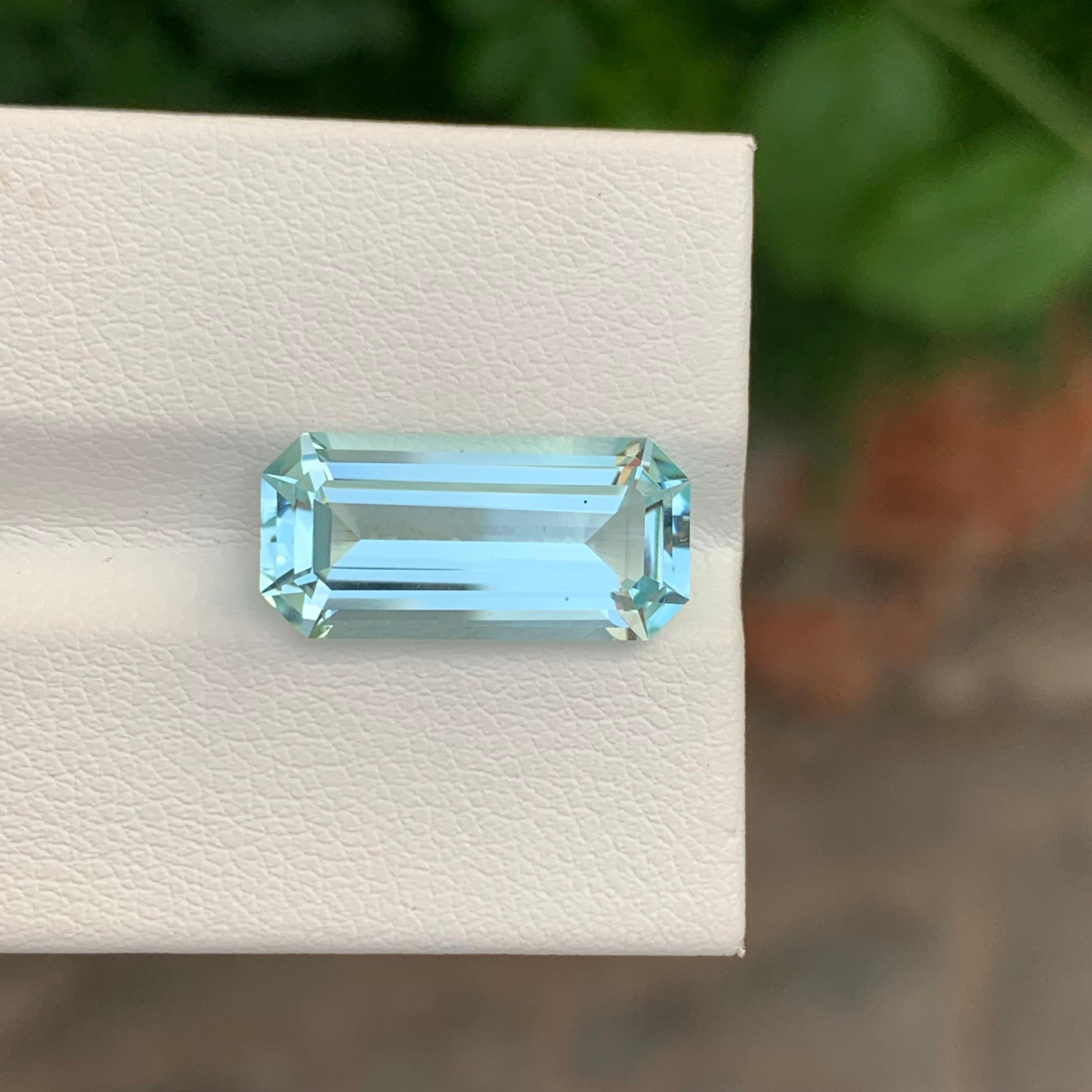 Arts and Crafts 6.30 Carat Natural Loose Aquamarine Emerald Shape Gem For Necklace Jewellery For Sale