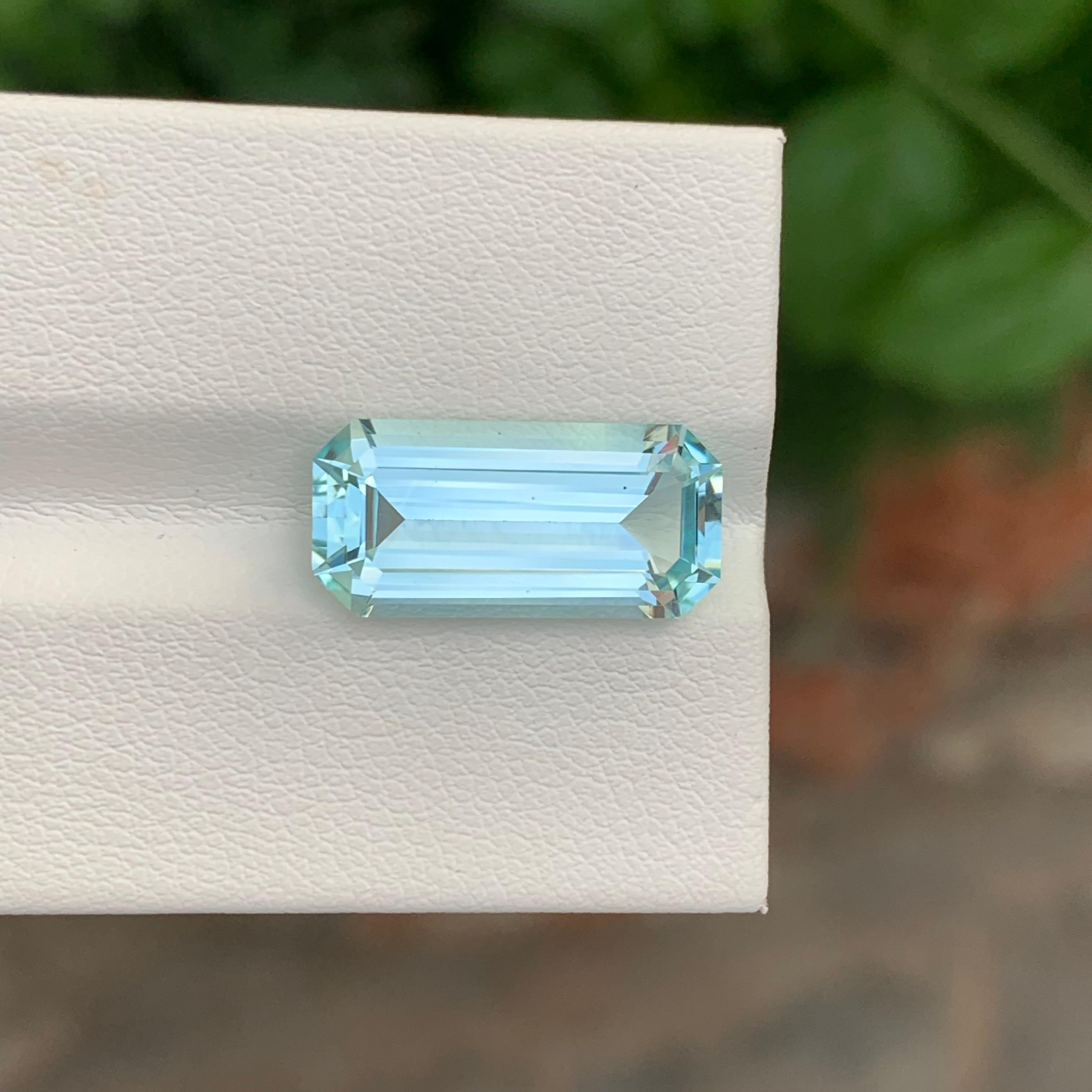 Emerald Cut 6.30 Carat Natural Loose Aquamarine Emerald Shape Gem For Necklace Jewellery For Sale