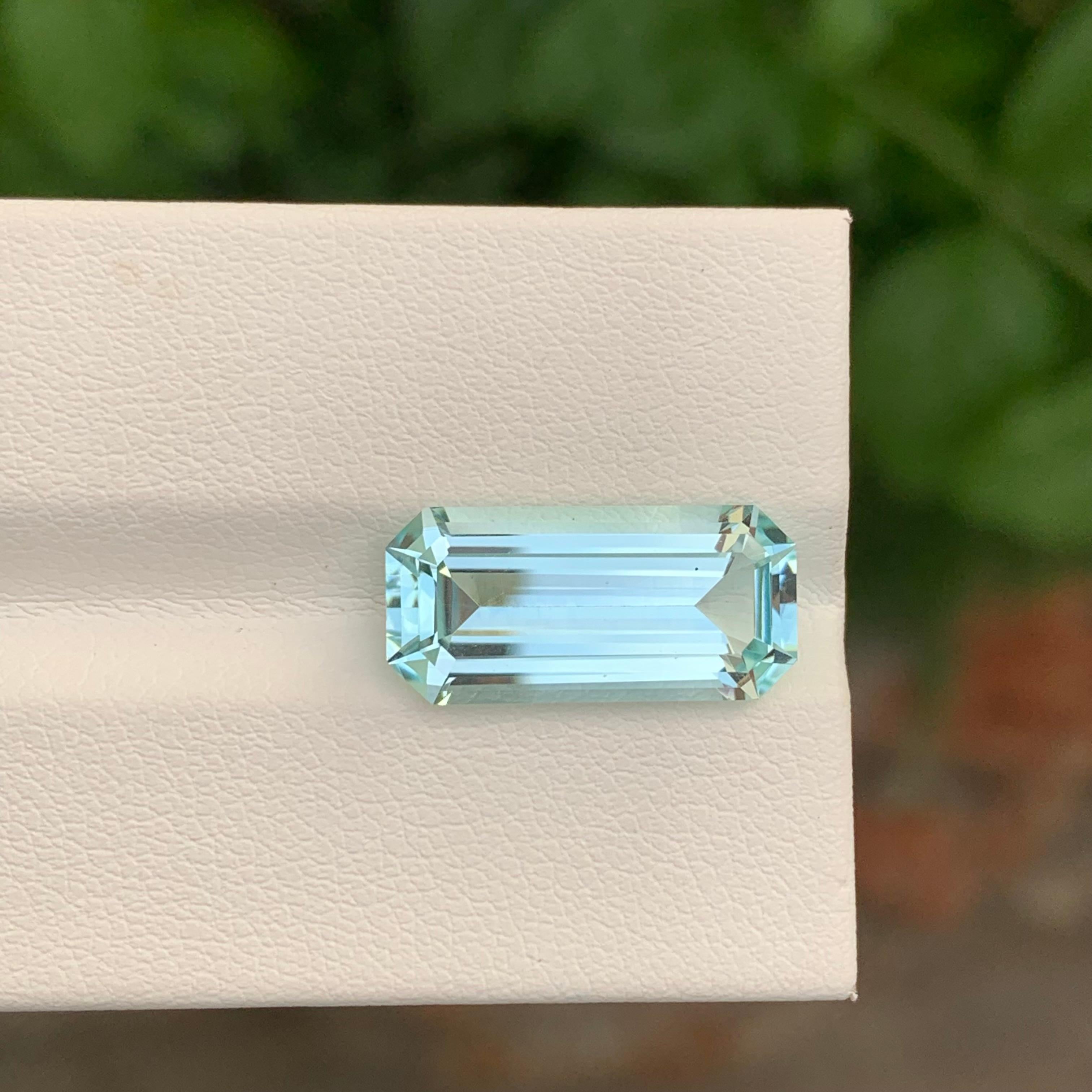 6.30 Carat Natural Loose Aquamarine Emerald Shape Gem For Necklace Jewellery In New Condition For Sale In Peshawar, PK