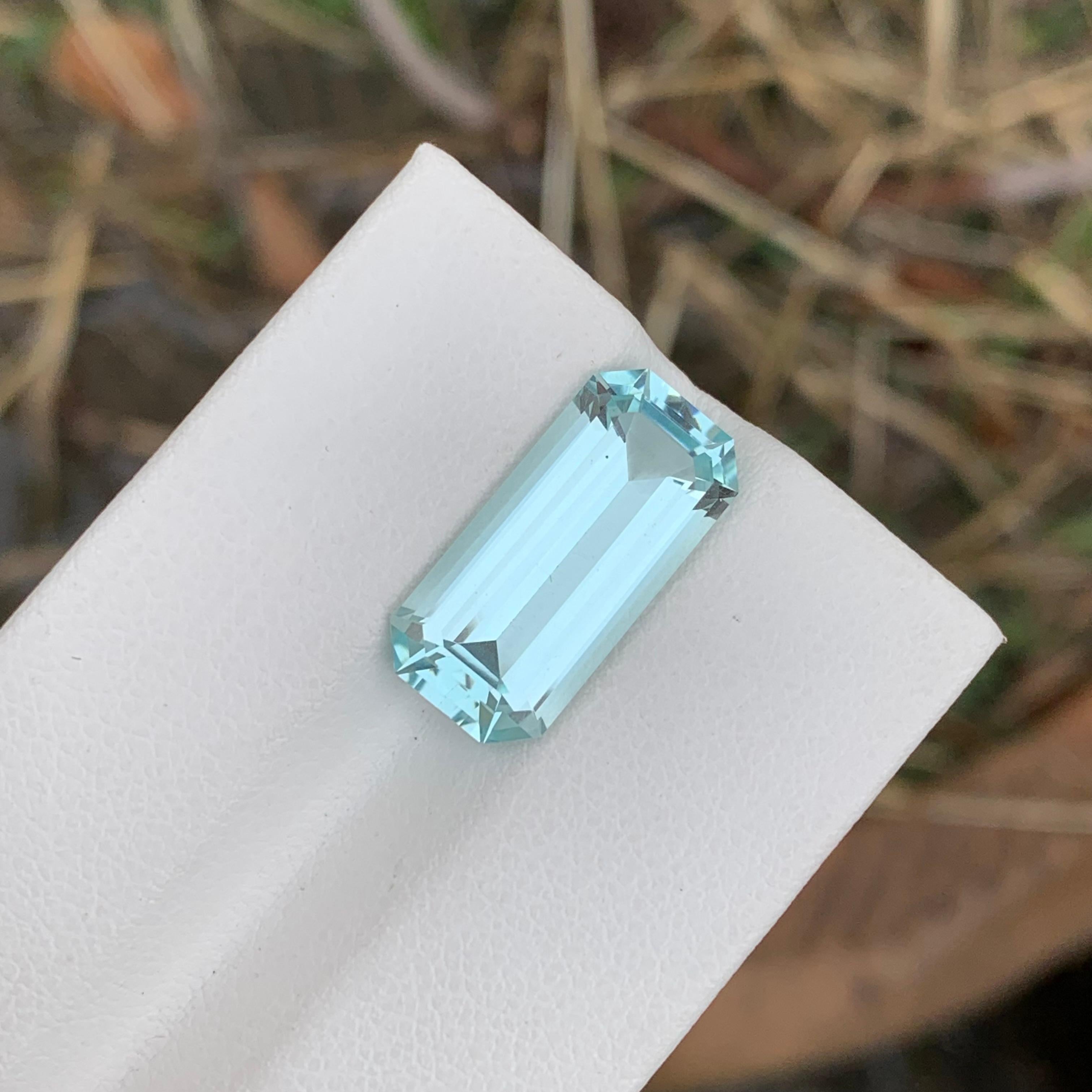 Emerald Cut 6.30 Carat Natural Loose Aquamarine long Emerald Shape Gem For Jewellery Making  For Sale