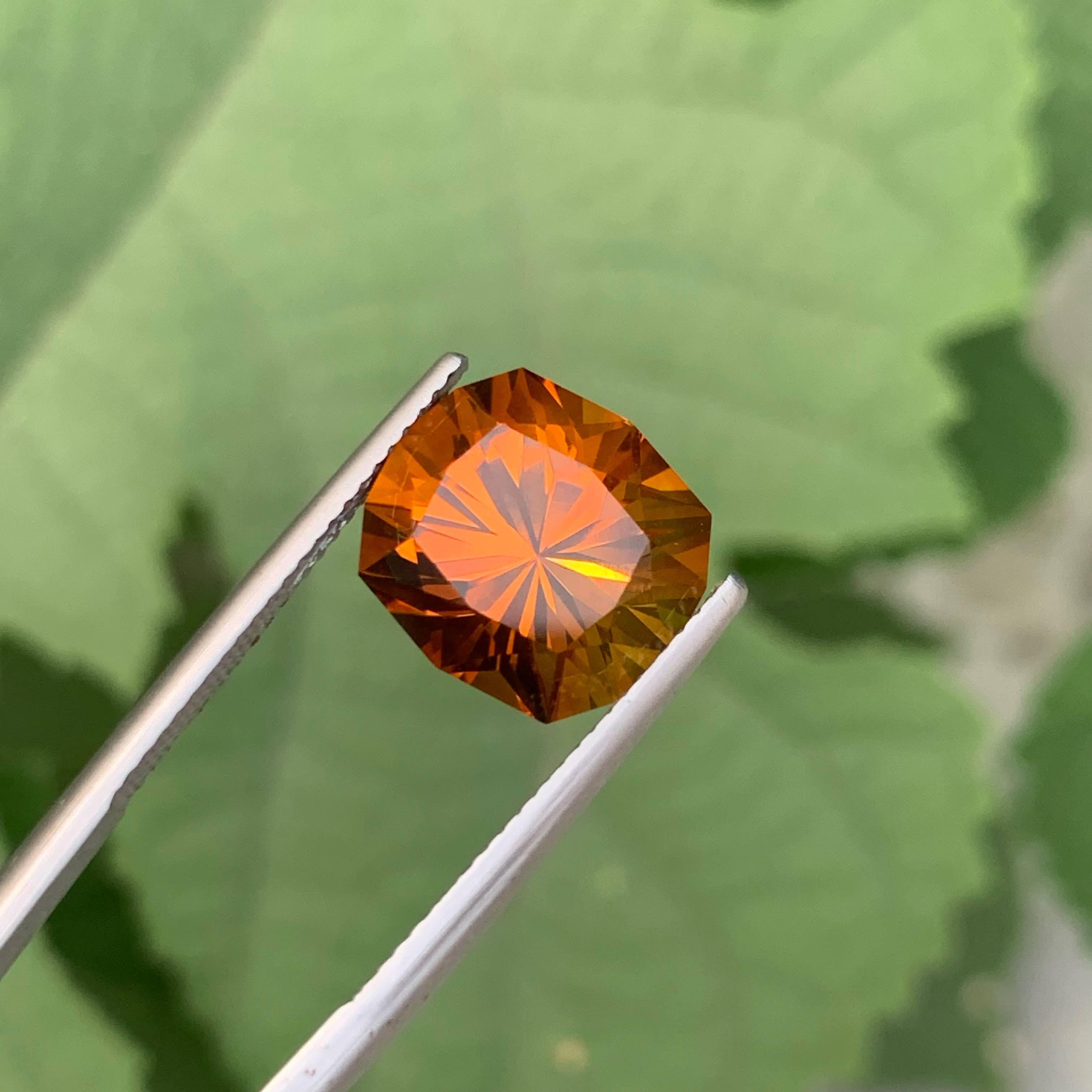 Gewicht 6,30 Karat 
Abmessungen 12.4x11.2x9.1mm
Behandlung Keine
Herkunft Portugal
Klarheit Loup Clean 
Formschnitt Kissen Präzision 





Dieser lose Madeira-Citrin mit einem Gewicht von 6,30 Karat hat einen satten, feurigen gold-orangen Farbton,