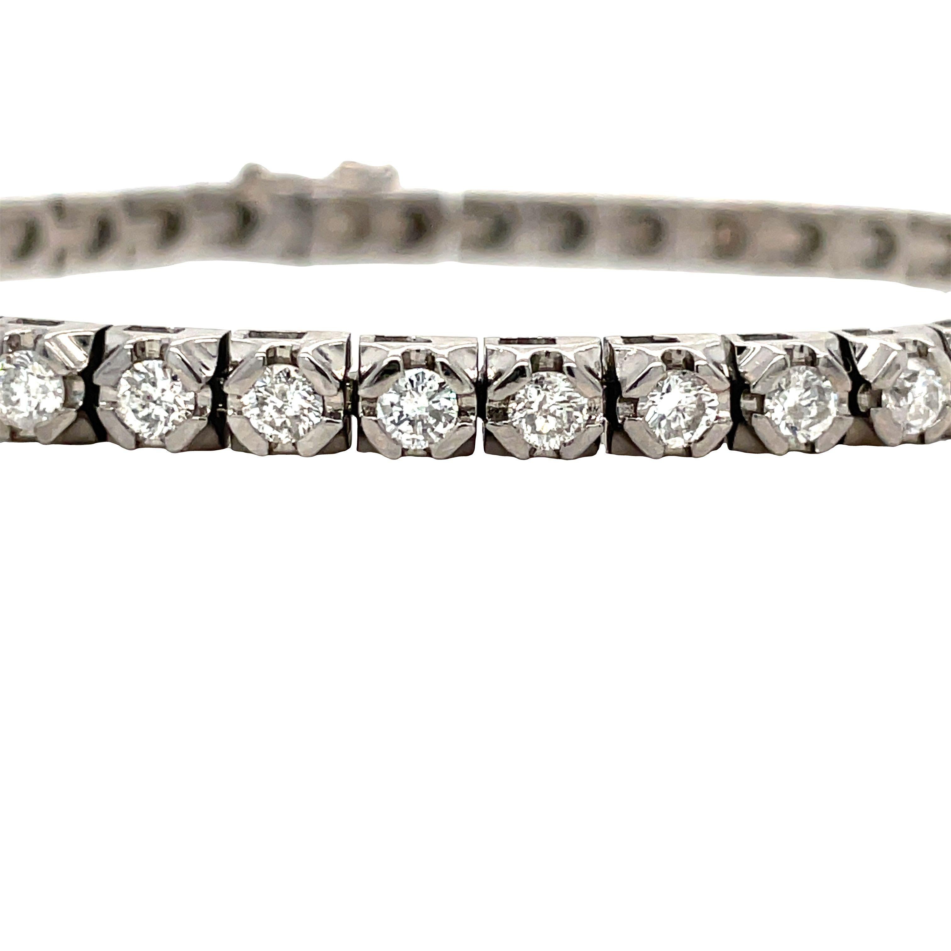 Taille ronde Bracelet tennis ligne en or blanc 18 carats avec diamants ronds de 6,30 carats en vente