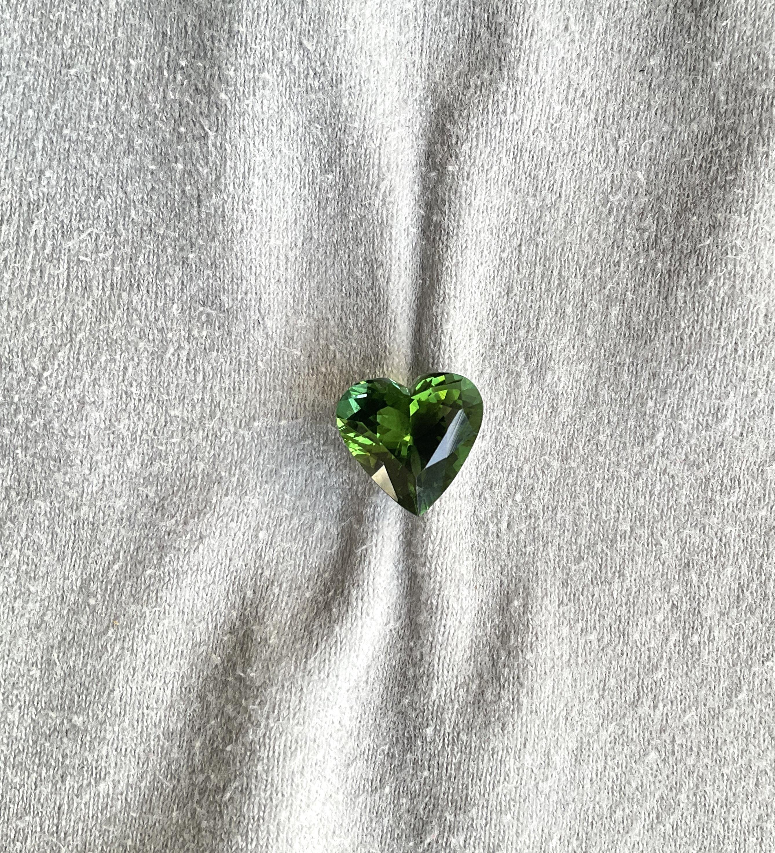 6.30 Carats Green Tourmaline Heart Cut Stone Faceted Top Quality Natural Gem In New Condition For Sale In Jaipur, RJ