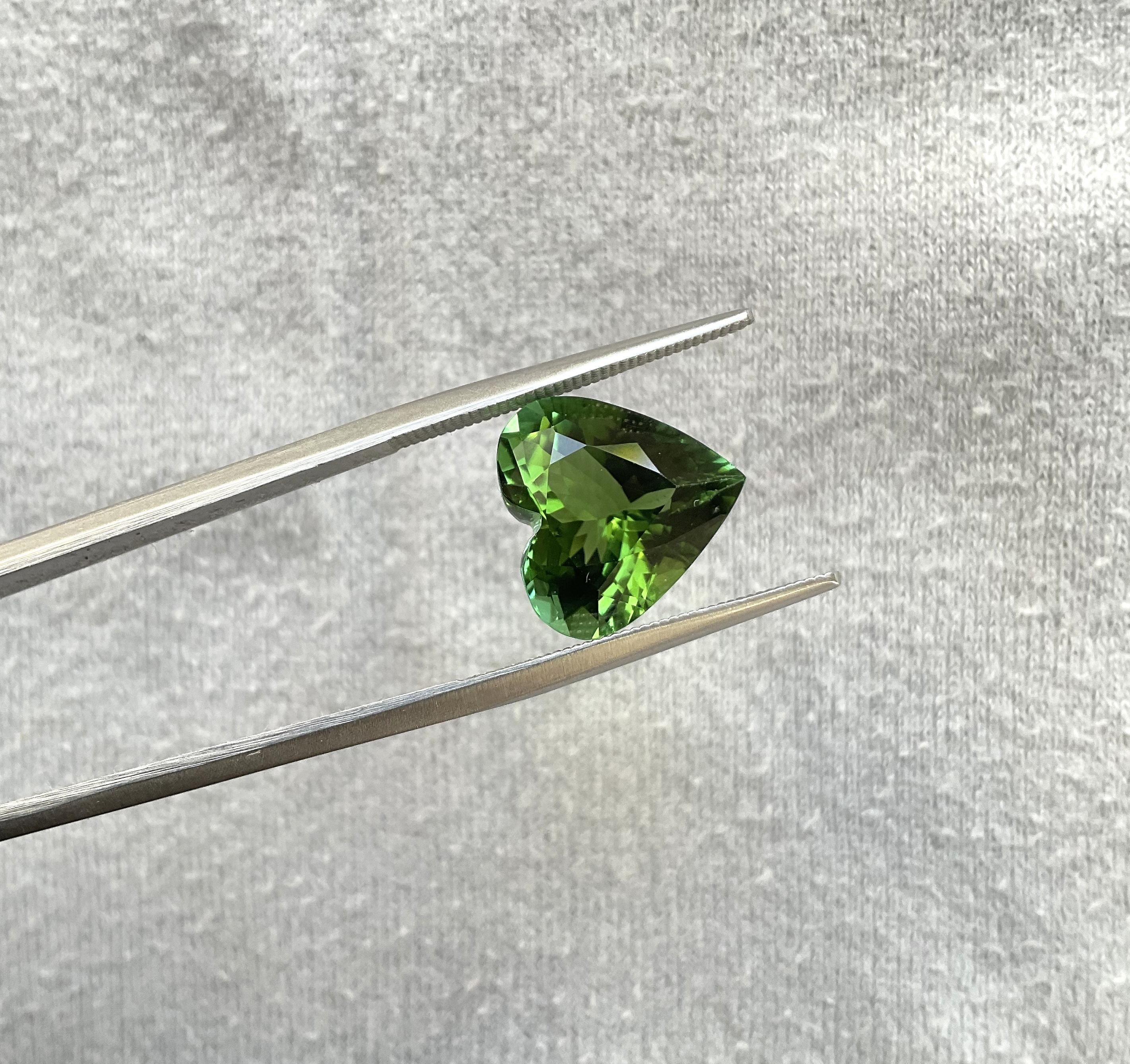 Women's or Men's 6.30 Carats Green Tourmaline Heart Cut Stone Faceted Top Quality Natural Gem For Sale