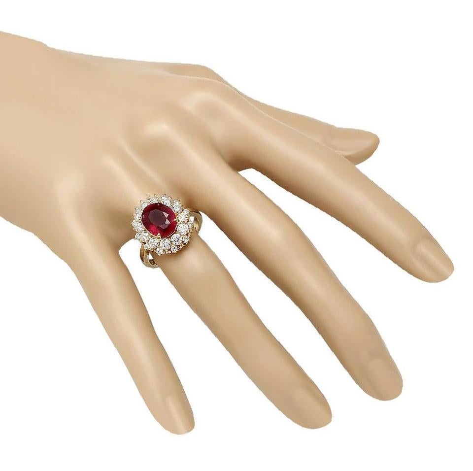 Impressionnante bague en or jaune 14 carats avec rubis rouge et diamants de 6,30 carats Pour femmes en vente
