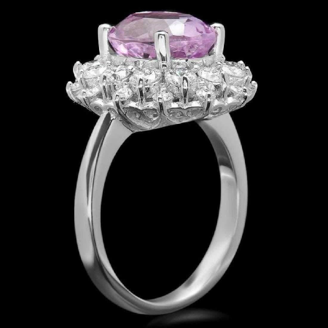 Anillo de oro blanco macizo de 14 quilates con kunzita natural y diamantes de 6,30 quilates

Peso total de la kunzita natural de talla oval: Aprox. 5,00 Quilates

Medidas de la Kunzita: Aprox. 11,00 x 9,00mm

Diamantes Redondos Naturales Peso: