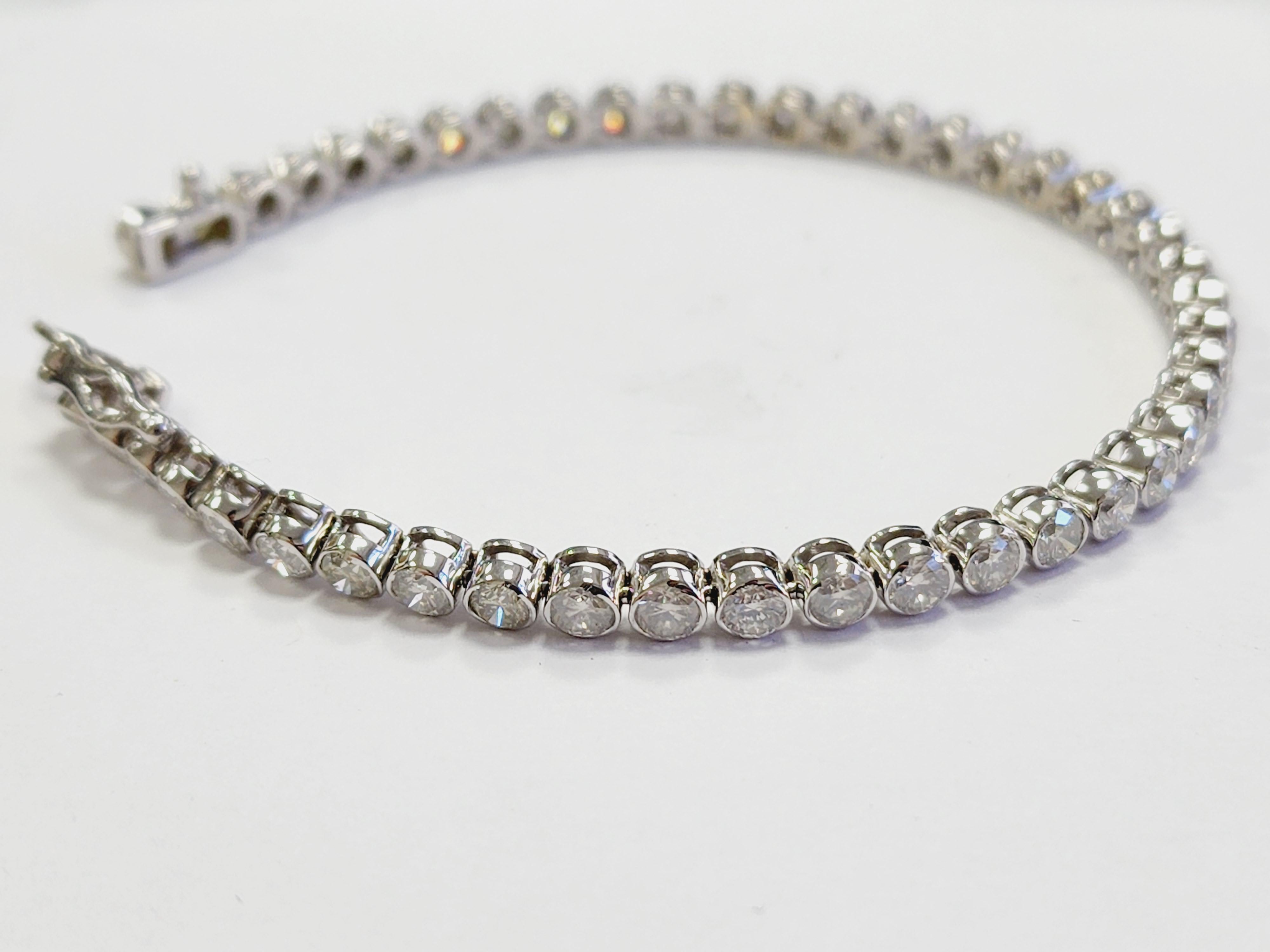 Bracelet tennis tube à lunette ronde de 6,30 Ctw en or blanc 14K Neuf à Great Neck Plaza, NY