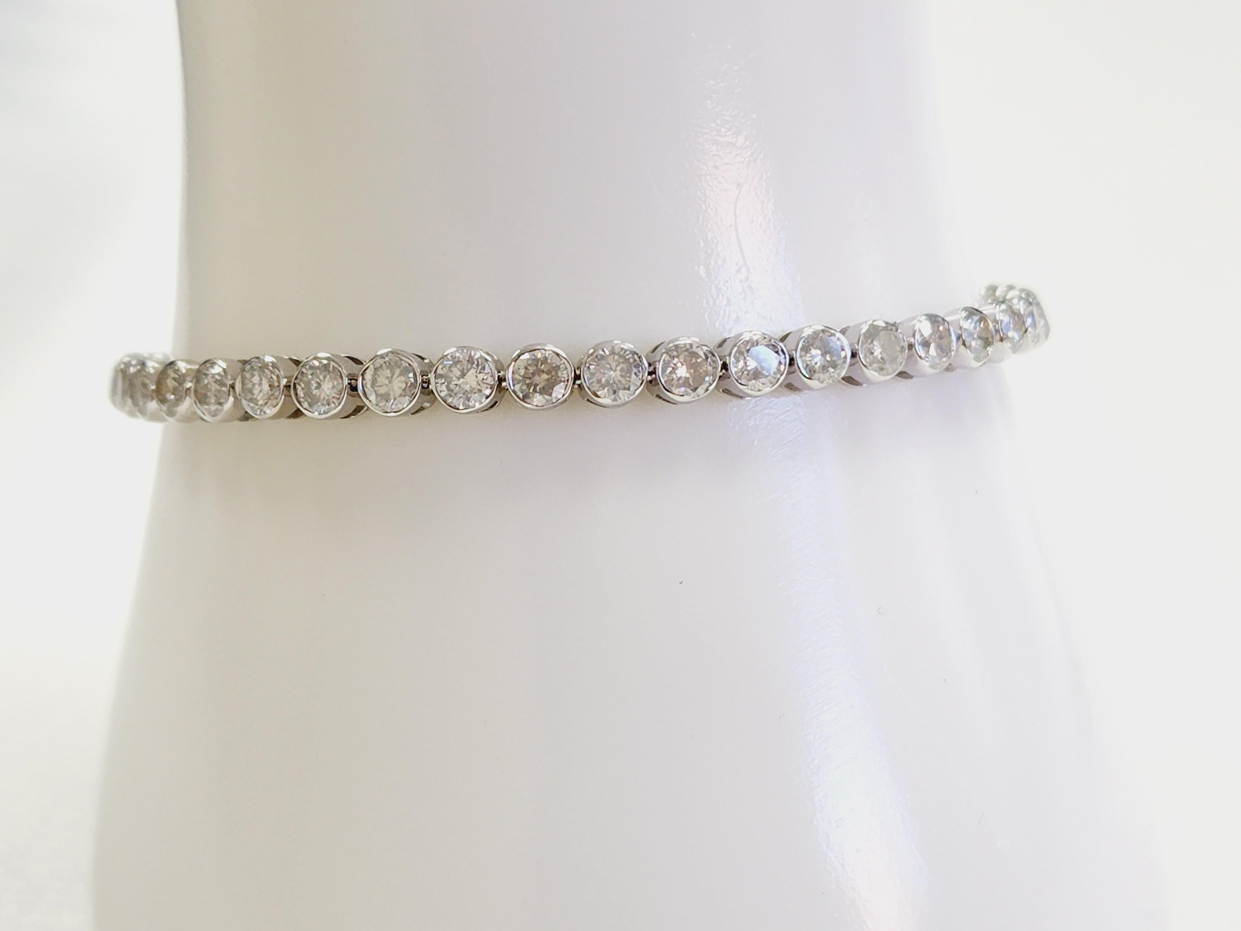  Bracelet tennis tube à lunette ronde de 6,30 Ctw en or blanc 14K Unisexe 