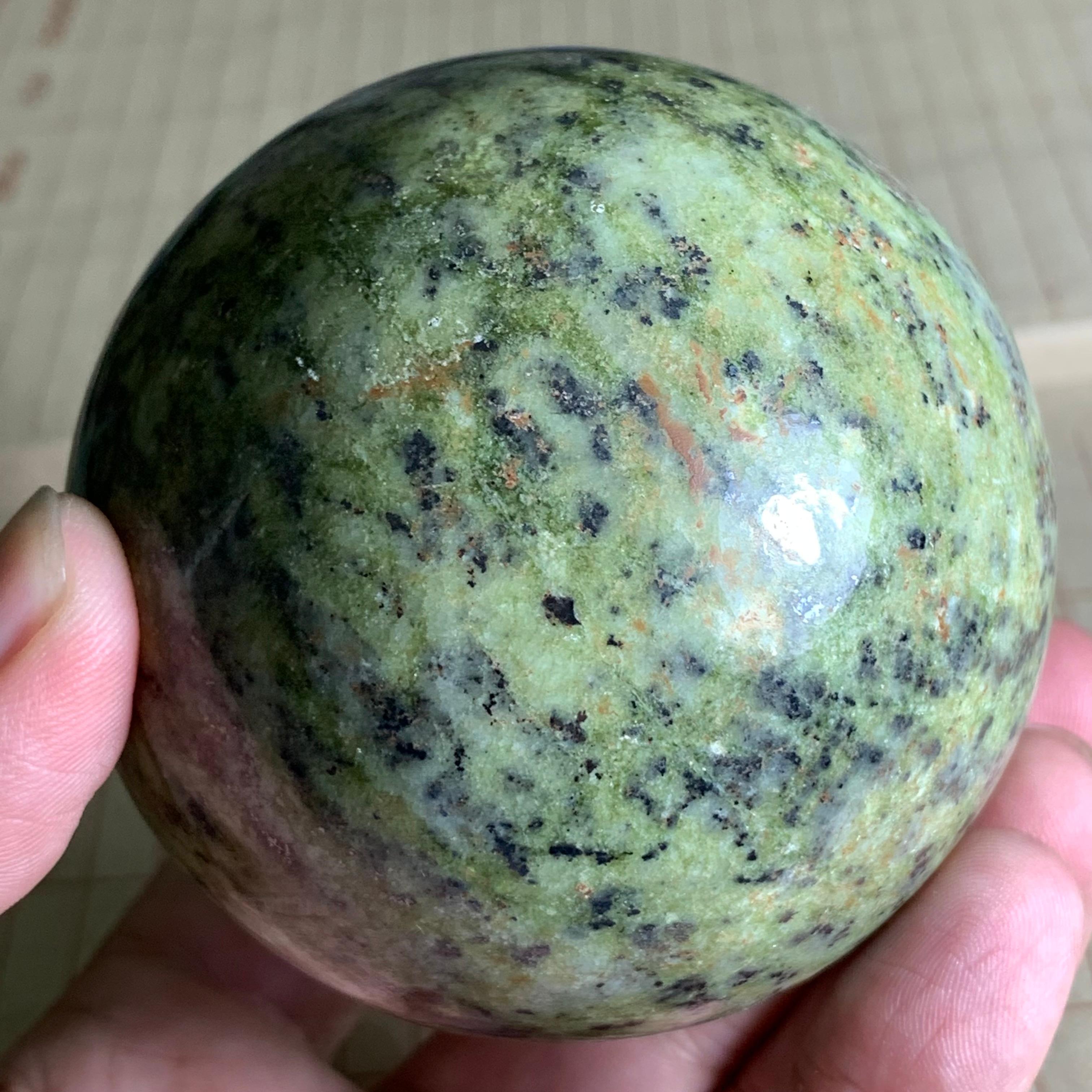 630 Gramos Hermosa Esfera Serpentina Verde en Bueno estado para la venta en Peshawar, PK