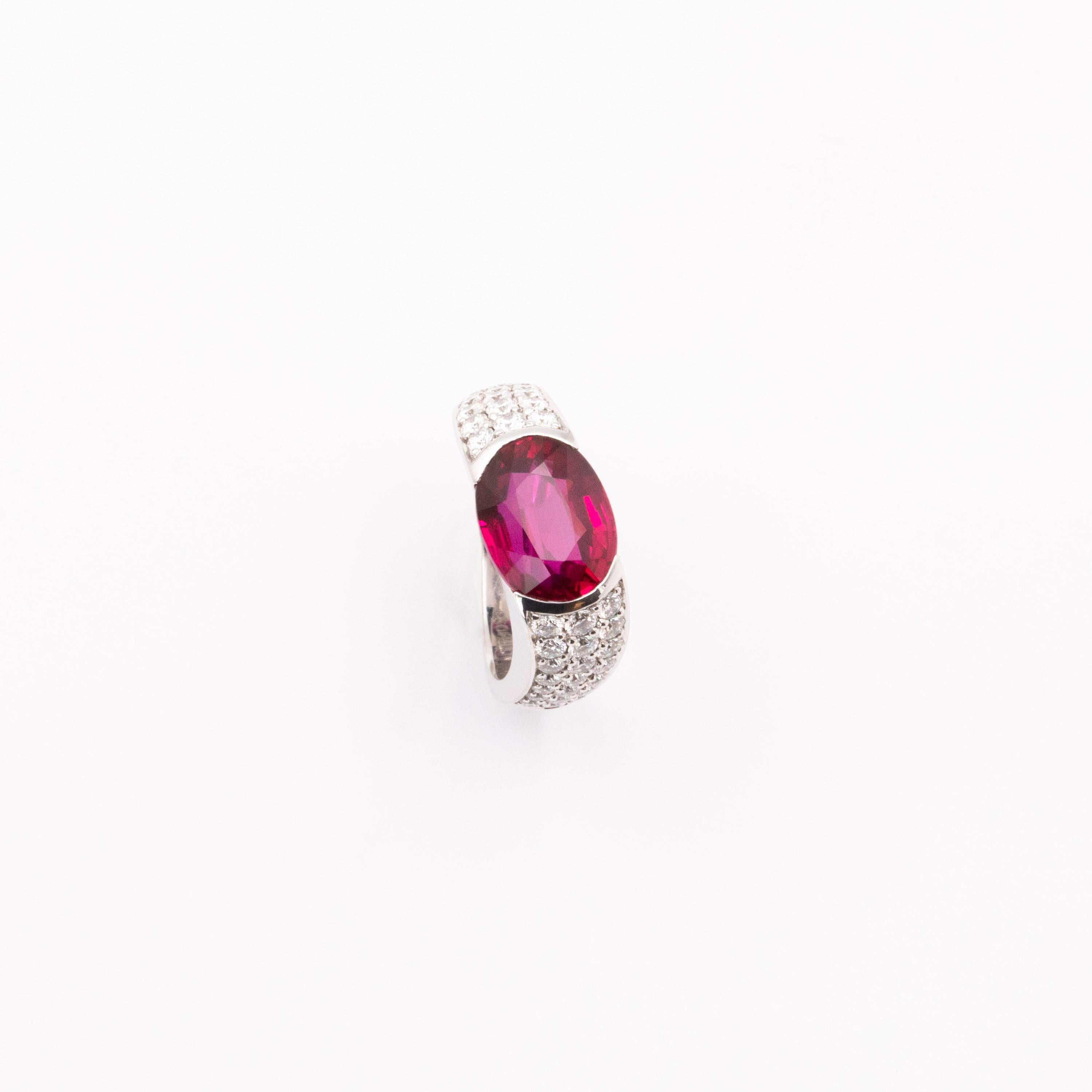 Contemporary 6.31 Carat Certified Pigeon-Blood Red Ruby and Diamond Solitaire Ring For Sale