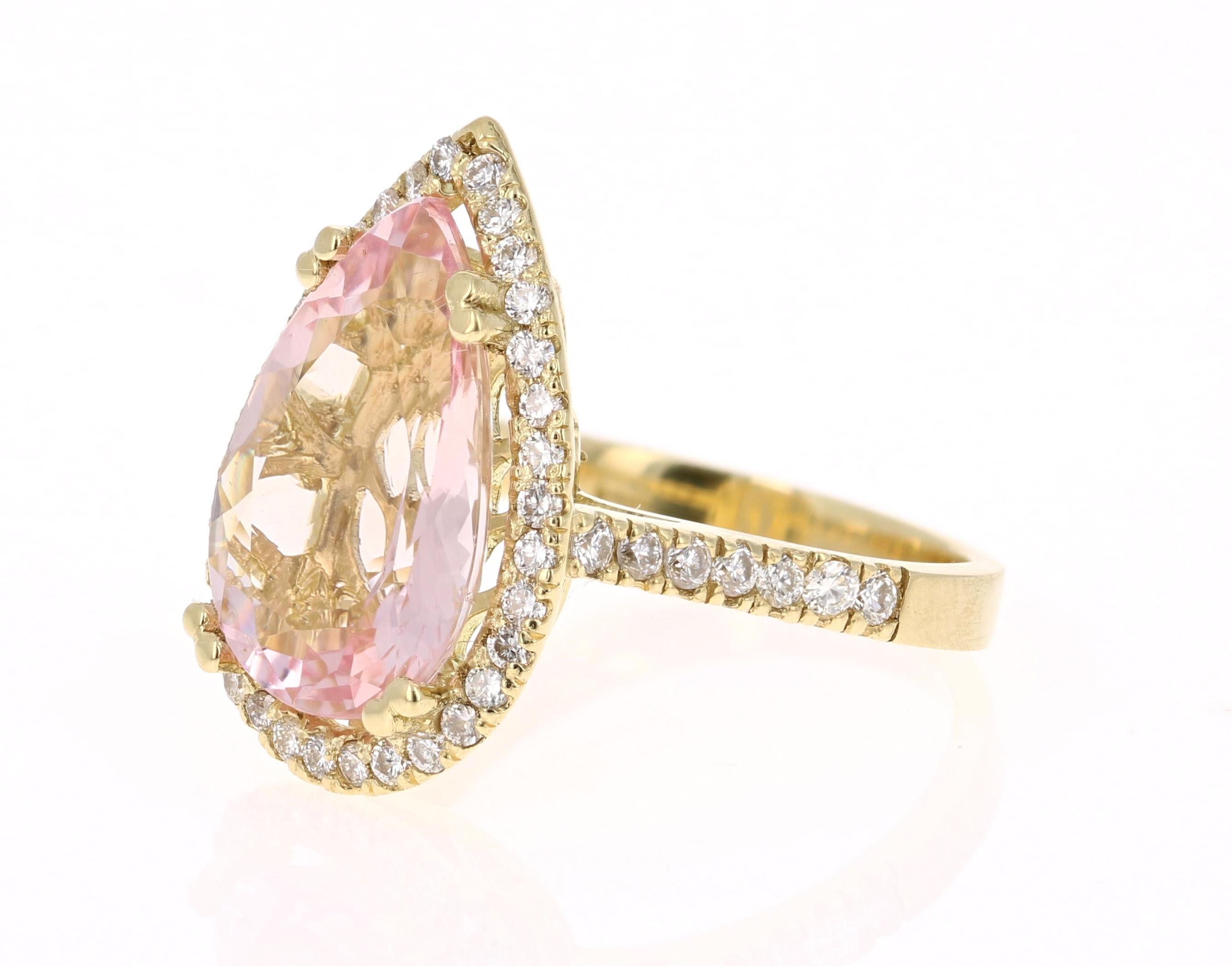 Contemporary 6.31 Carat Morganite Diamond Yellow Gold Cocktail Ring For Sale