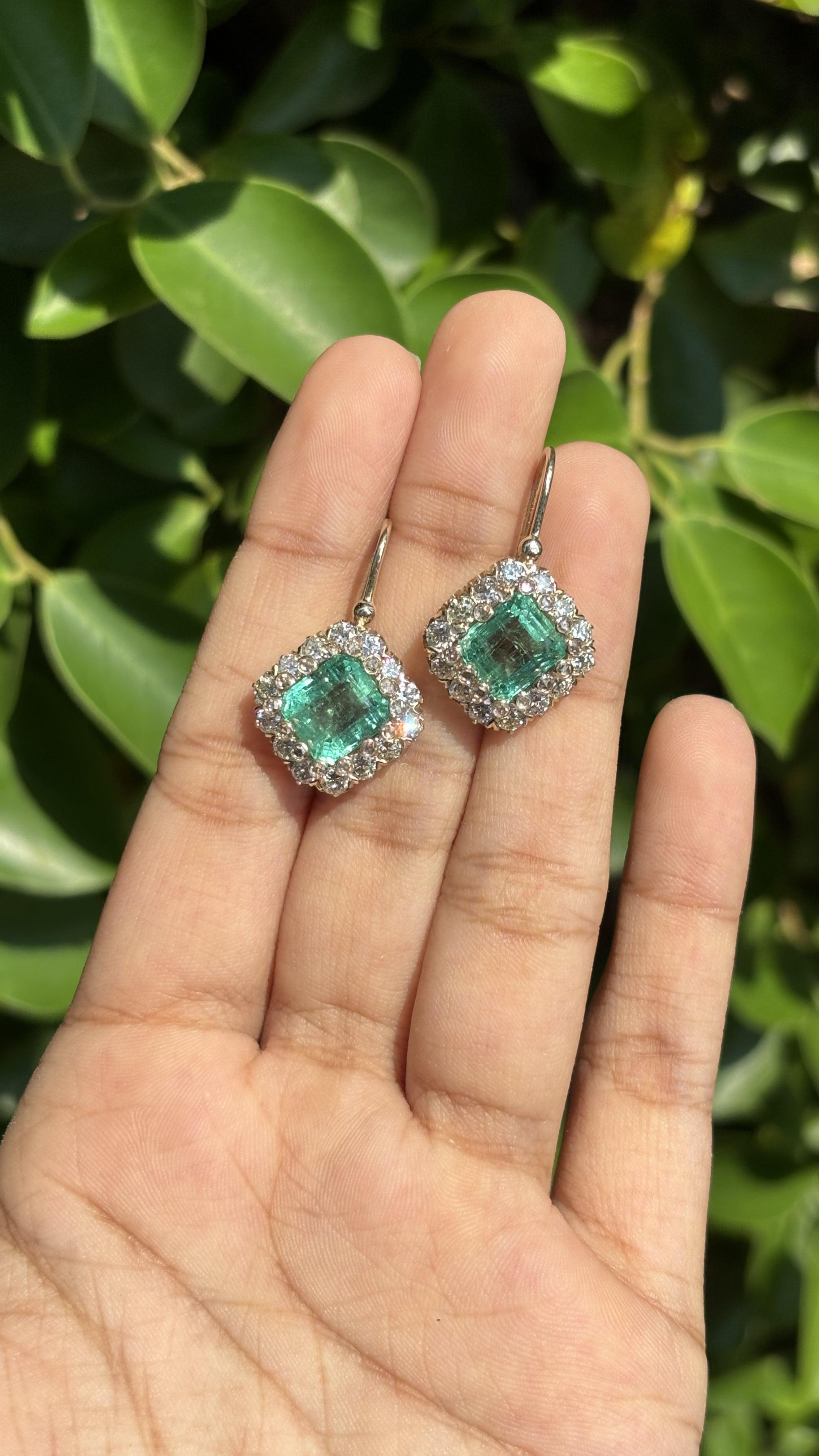 Introducing an exquisite masterpiece of elegance and sophistication from our beloved collection, these enchanting Emerald & Diamond drop earrings. Handcrafted with unparalleled craftsmanship, these top-quality earrings are a testament to the