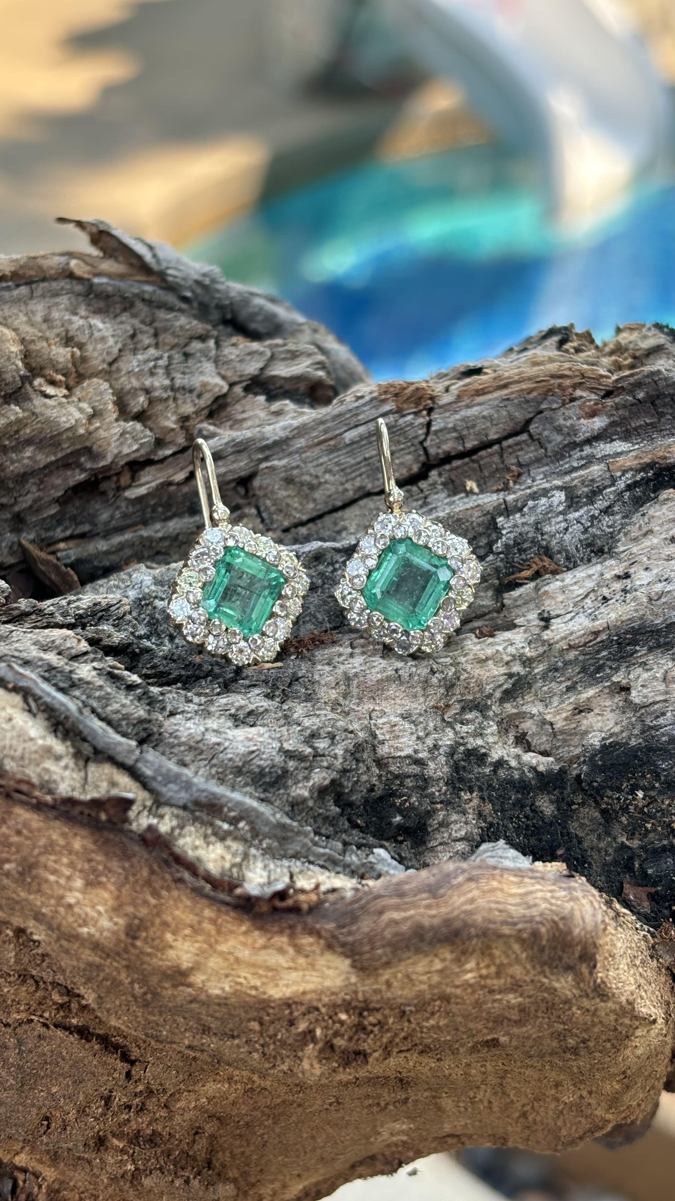 Women's or Men's 6.31 Carat Emerald Art Deco Style Earrings in 18K Gold For Sale