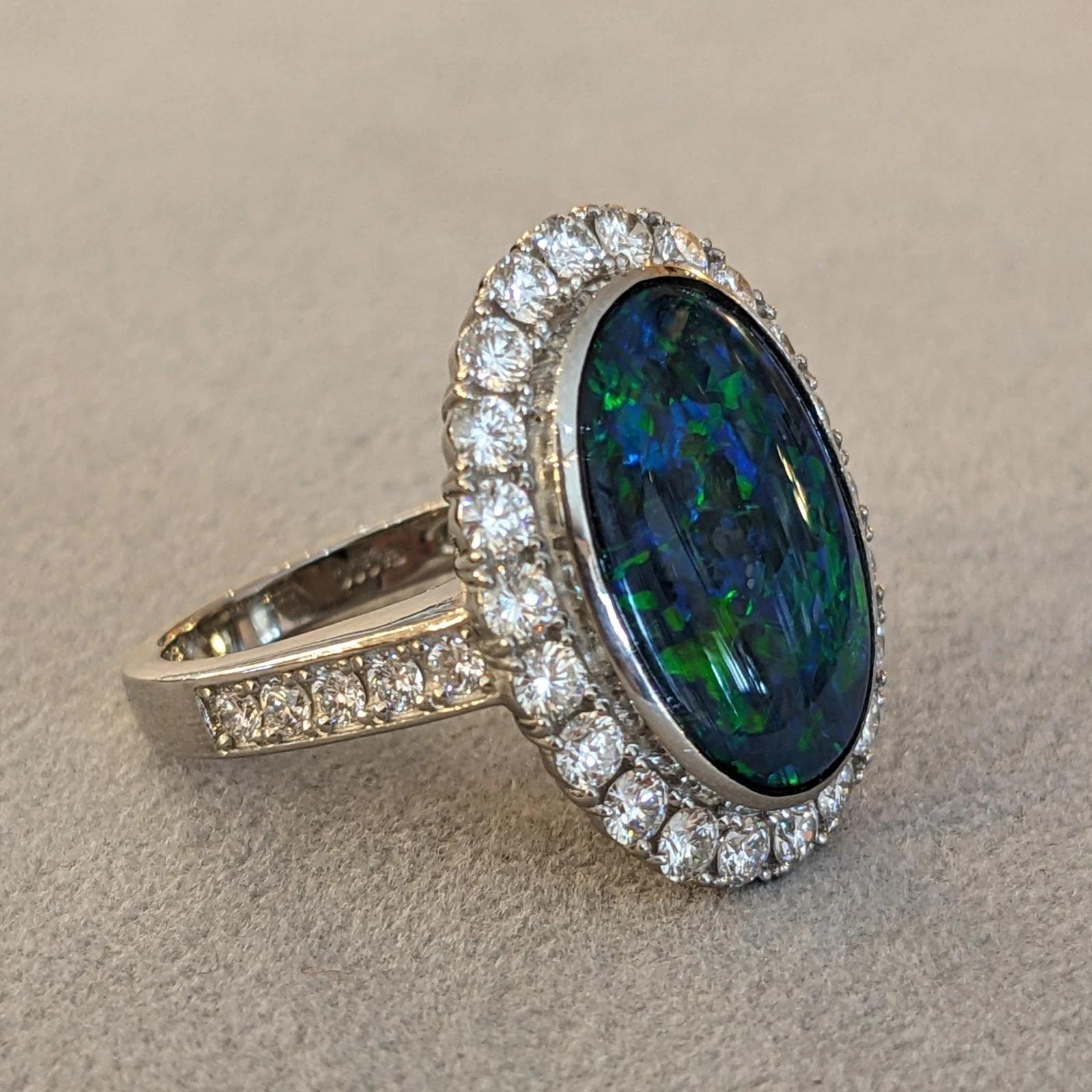 6.31 cts. Natural Black Opal and Diamond Halo Ring in Platinum Excellent état - En vente à La Jolla, CA
