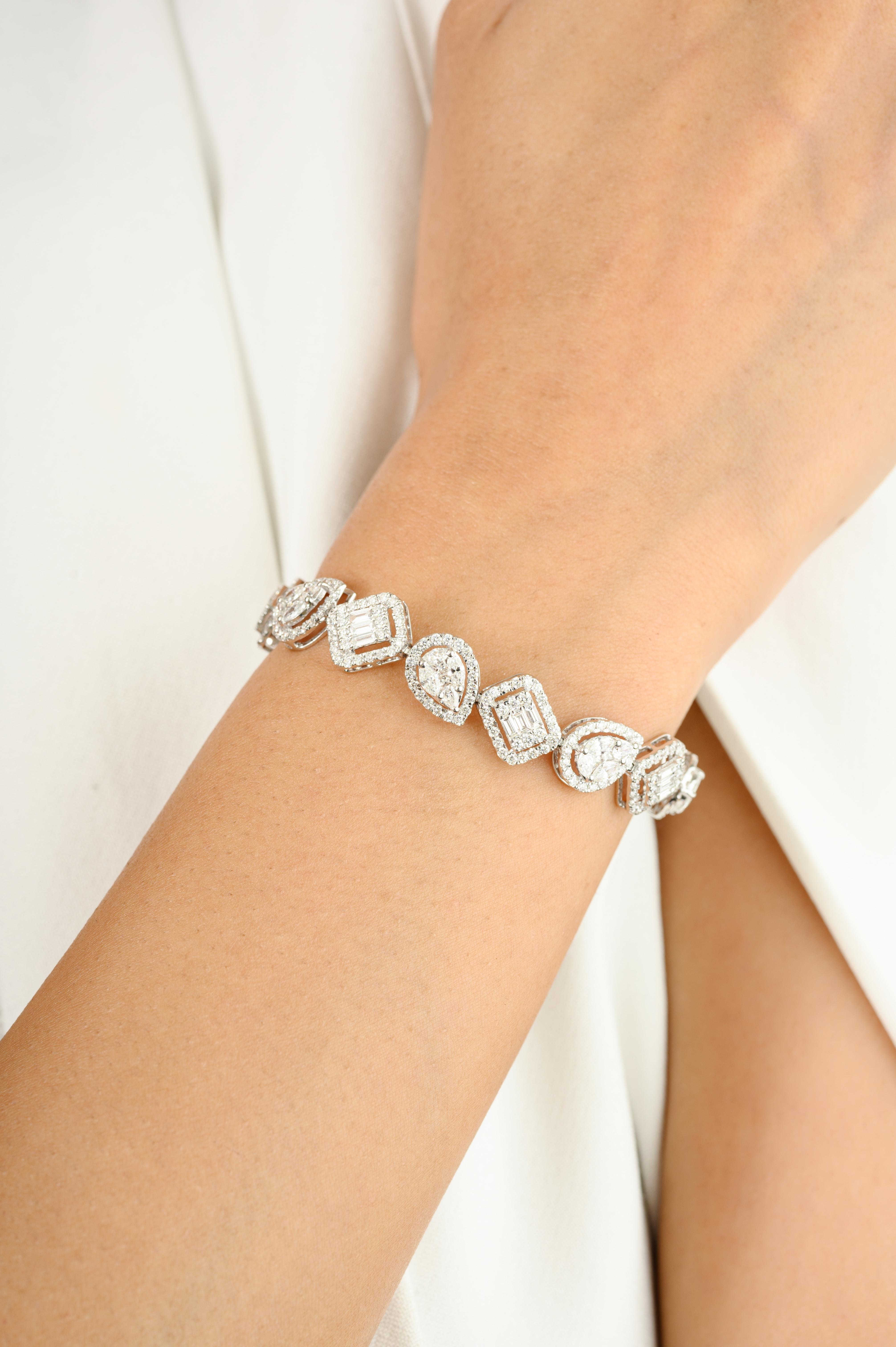 Pulsera de tenis con racimo de diamantes finos de 6,31 quilates para compromiso en oro blanco de 18 quilates en venta 2