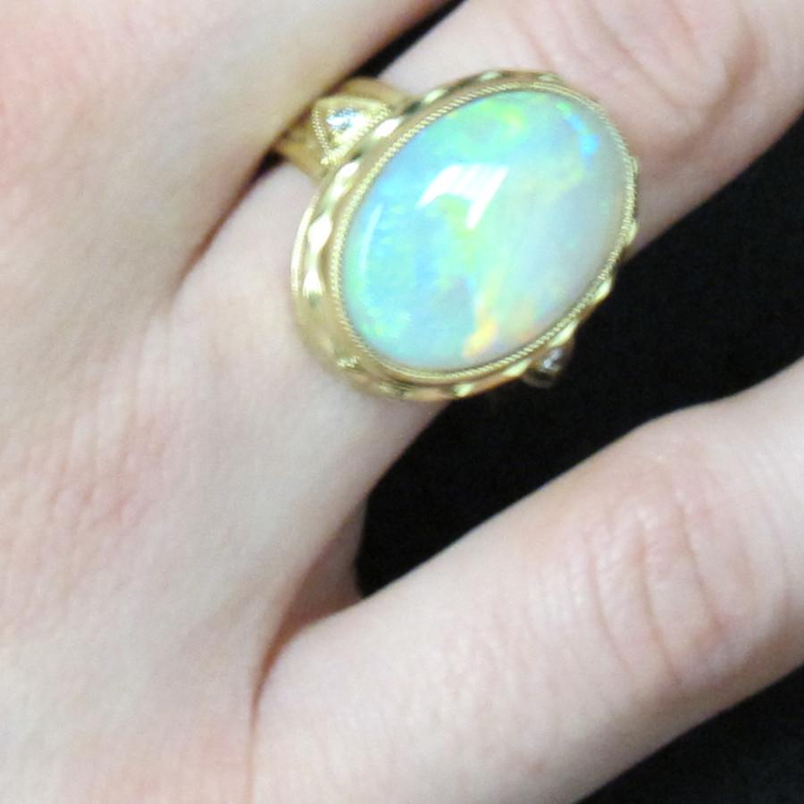 Australian Opal and Diamond Engraved Band Ring in 18k Yellow Gold, 6.32 Carats For Sale 2
