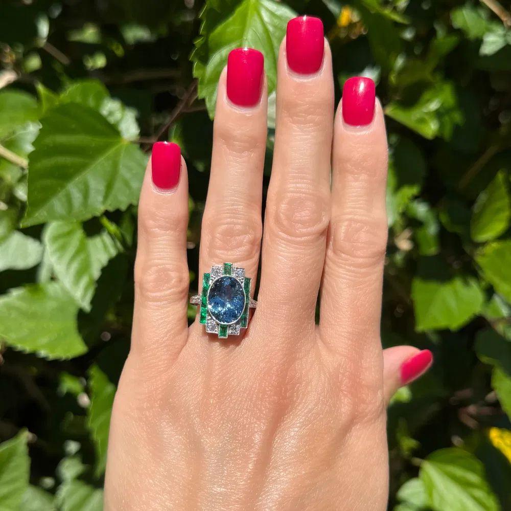 6.32 Carat Burma NO HEAT Sapphire AGL, Emerald and Diamond Platinum Ring (Gemischter Schliff) im Angebot