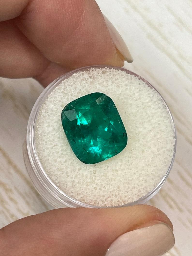 6.32 Carat Muzo Green Colombian Emerald - Cushion Cut Genuine May Birthstone In New Condition For Sale In Jupiter, FL