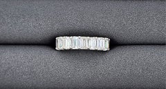 Anillo de eternidad de diamantes talla esmeralda de 6,32 ct