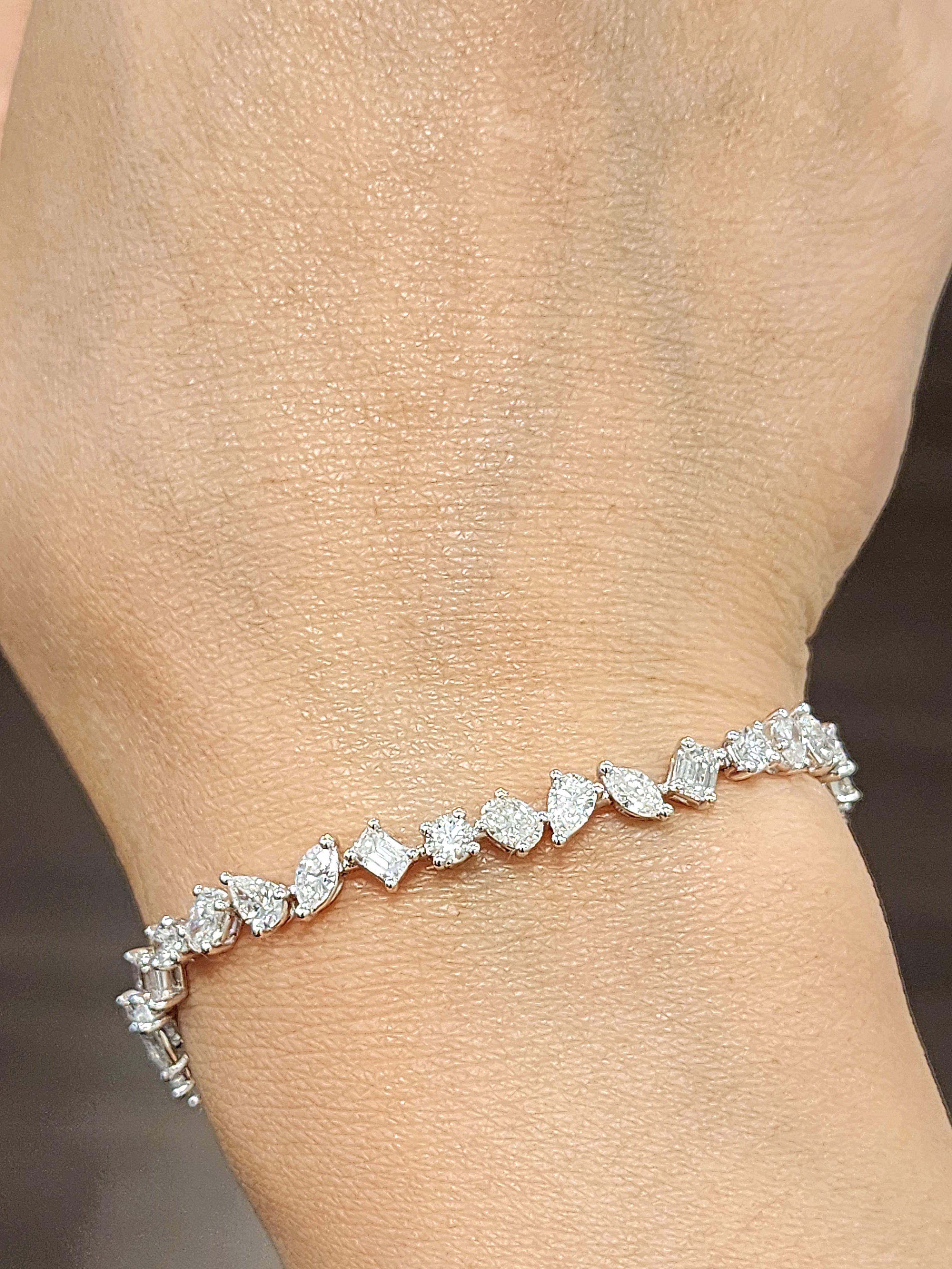 Modern 6.32 ct Mixed Shape Diamond Tennis Bracelet For Sale
