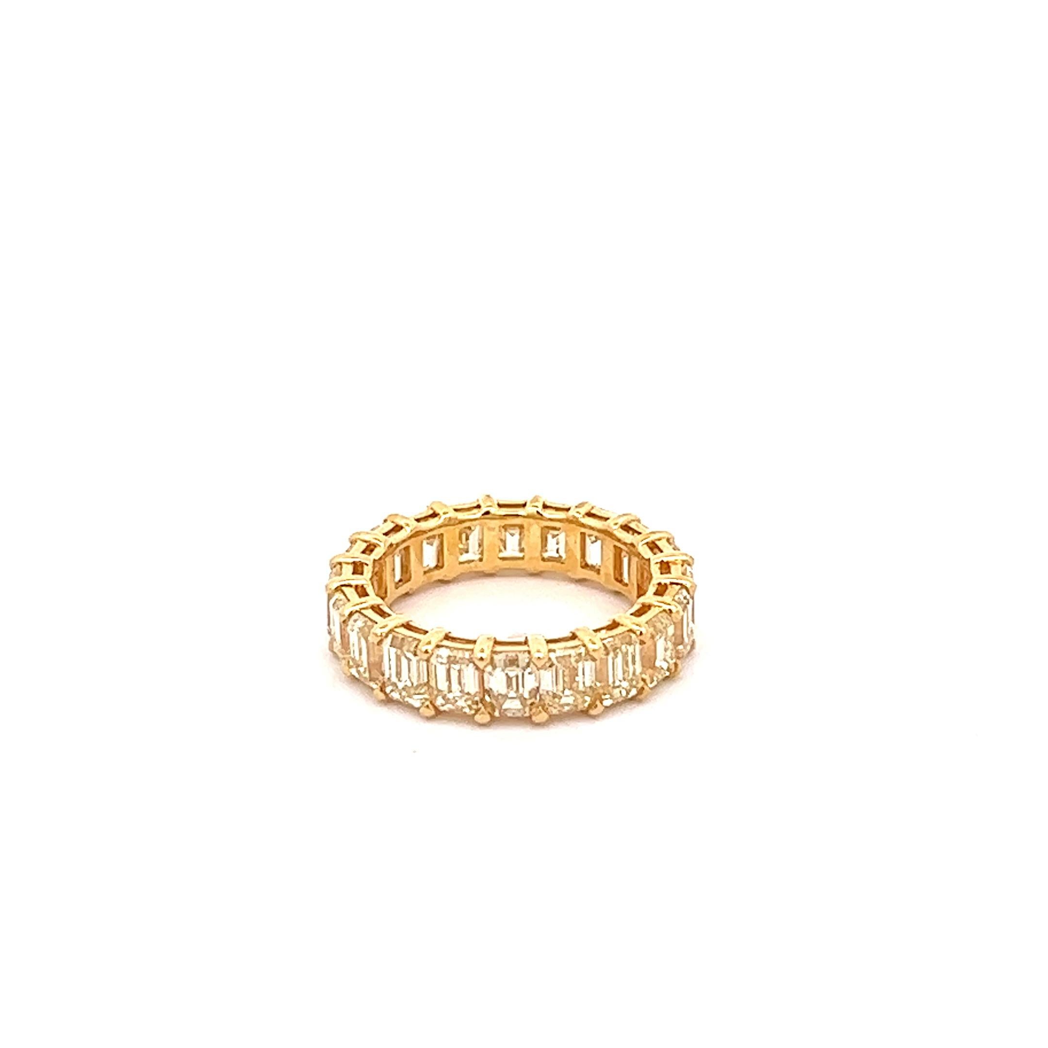 6.33CT Fancy Yellow Emerald Cut VS1 Diamond Eternity Band In New Condition For Sale In New York, NY