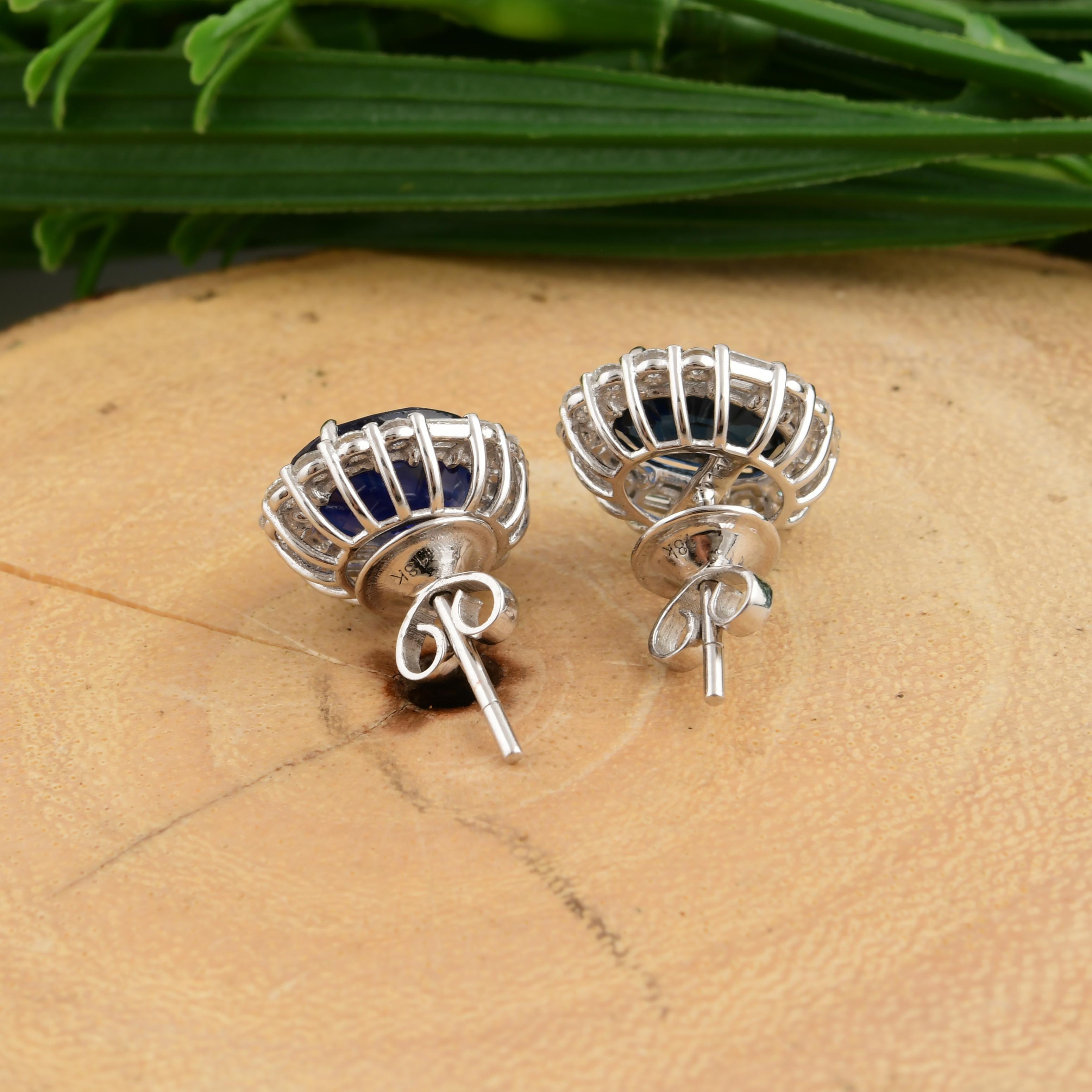 6.33cts Genuine Blue Sapphire 0.86cts Diamond Halo 18k Gold Stud Earrings In New Condition For Sale In Diera, Dubai