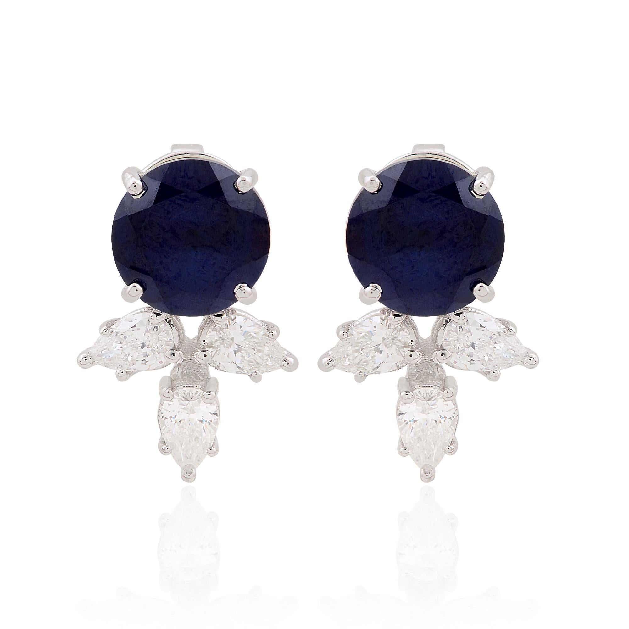 Orecchini con diamante con zaffiro blu lavorato 6,33TCW Regalo Oro Bianco 14k.
Questi squisiti orecchini presentano un vibrante zaffiro rotondo blu intenso, simbolo di saggezza e regalità, splendidamente completato da un gruppo di brillanti bianchi