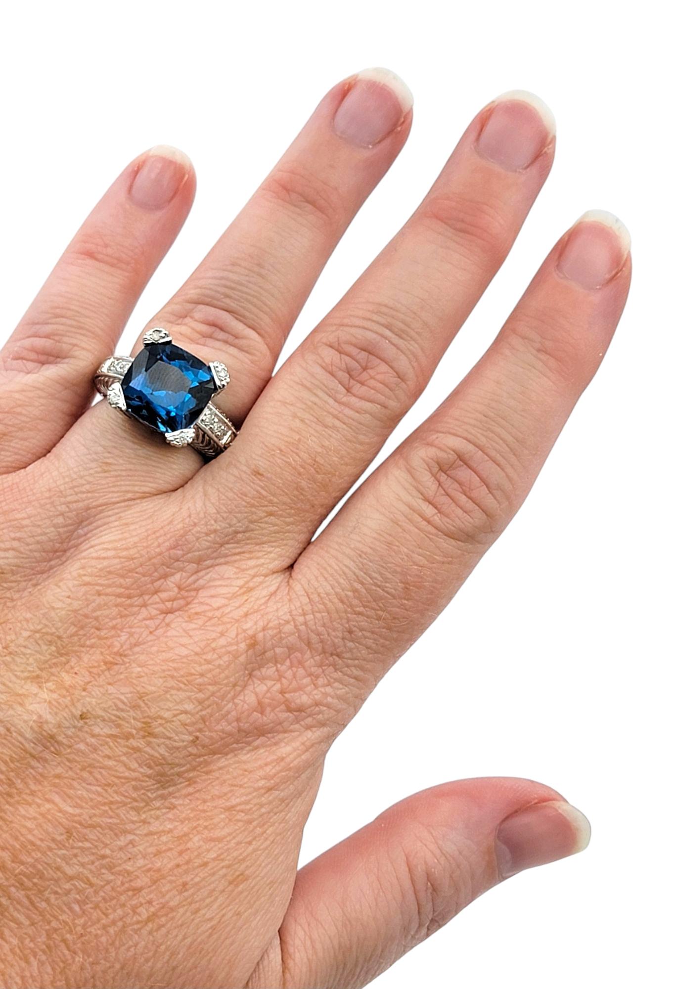 Anillo de cóctel con topacio azul talla cojín de 6,34 quilates y diamantes en oro de 14 quilates en venta 4