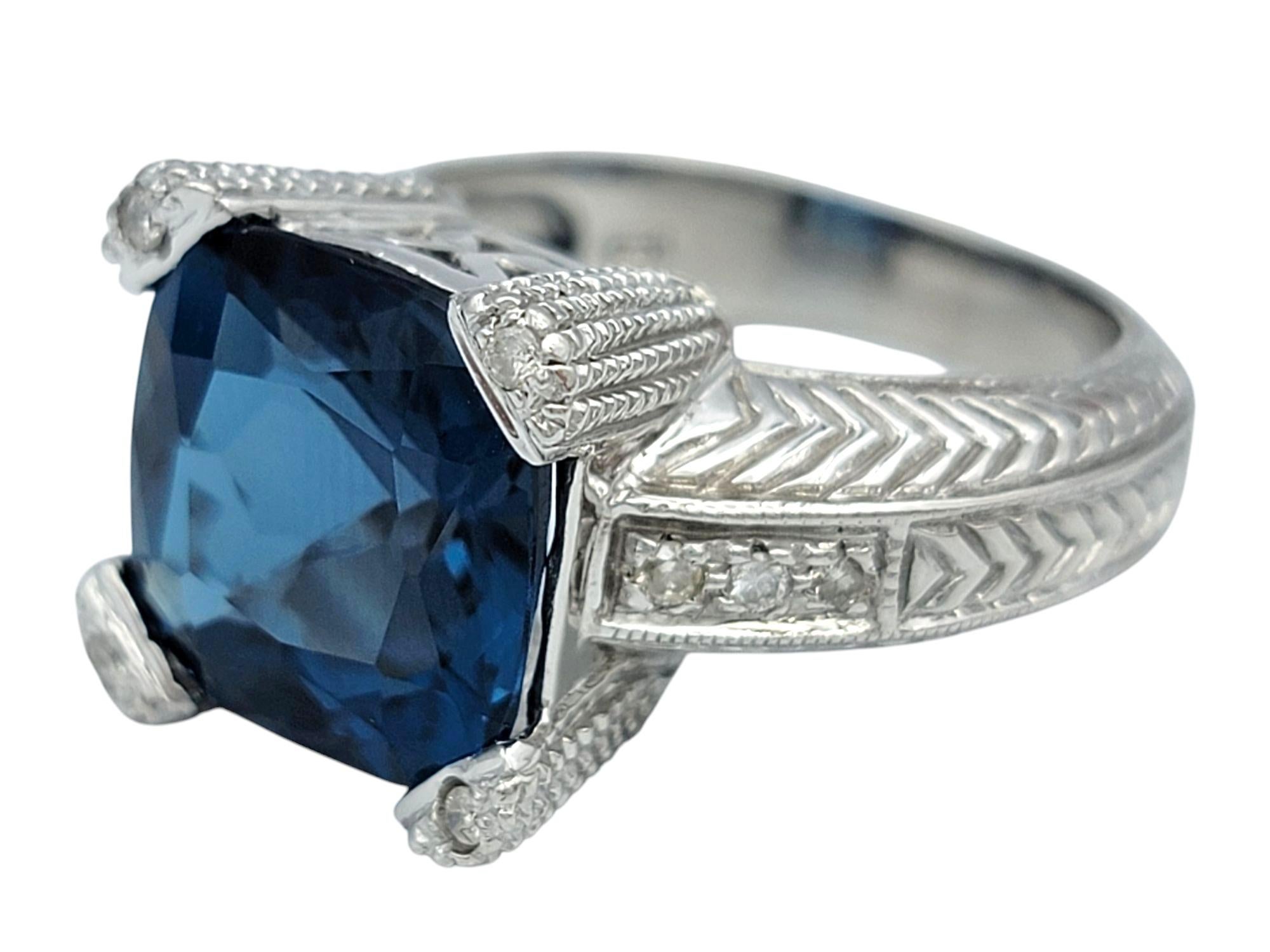 De las mujeres Anillo de cóctel con topacio azul talla cojín de 6,34 quilates y diamantes en oro de 14 quilates en venta
