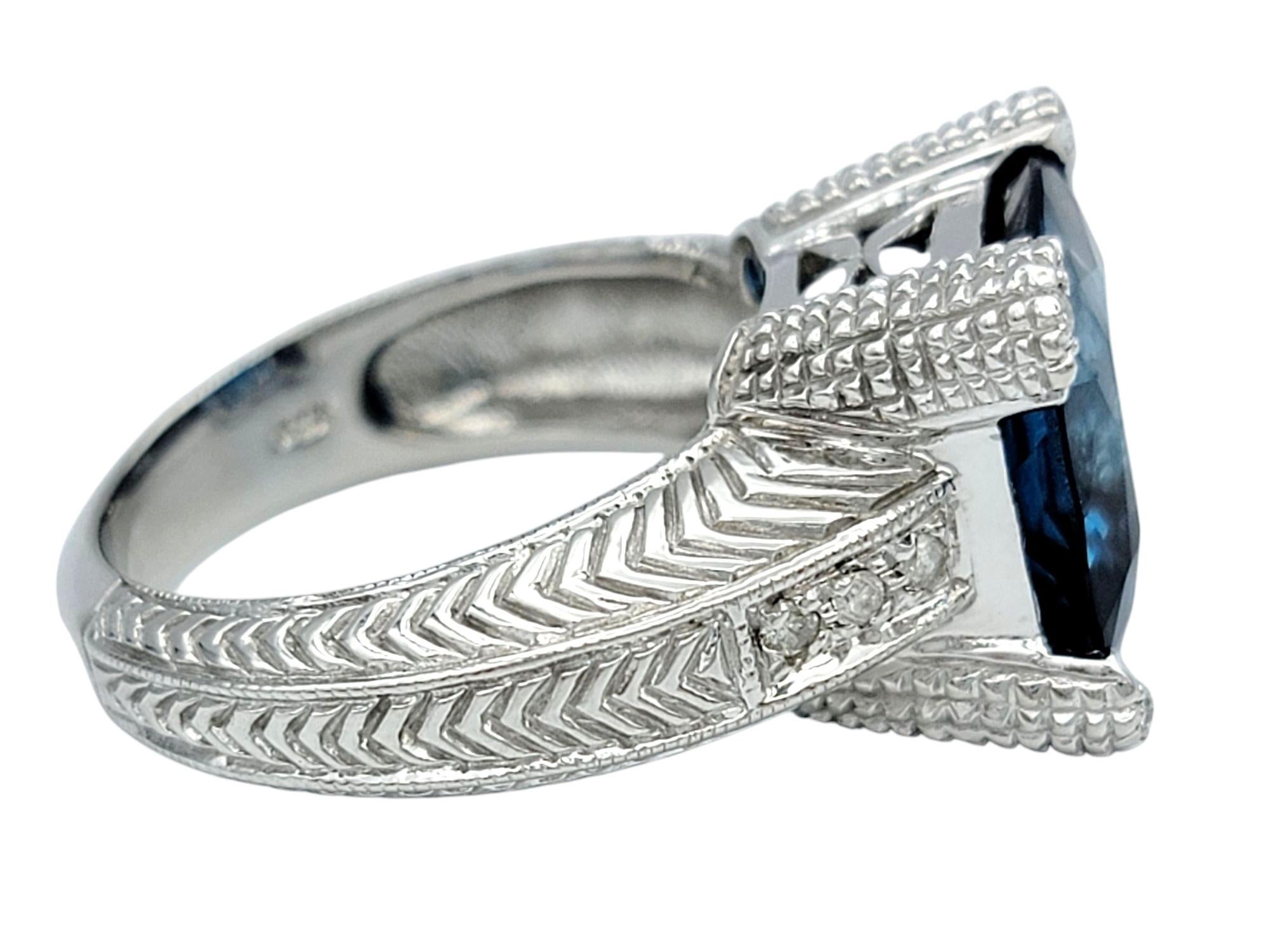 Anillo de cóctel con topacio azul talla cojín de 6,34 quilates y diamantes en oro de 14 quilates en venta 1