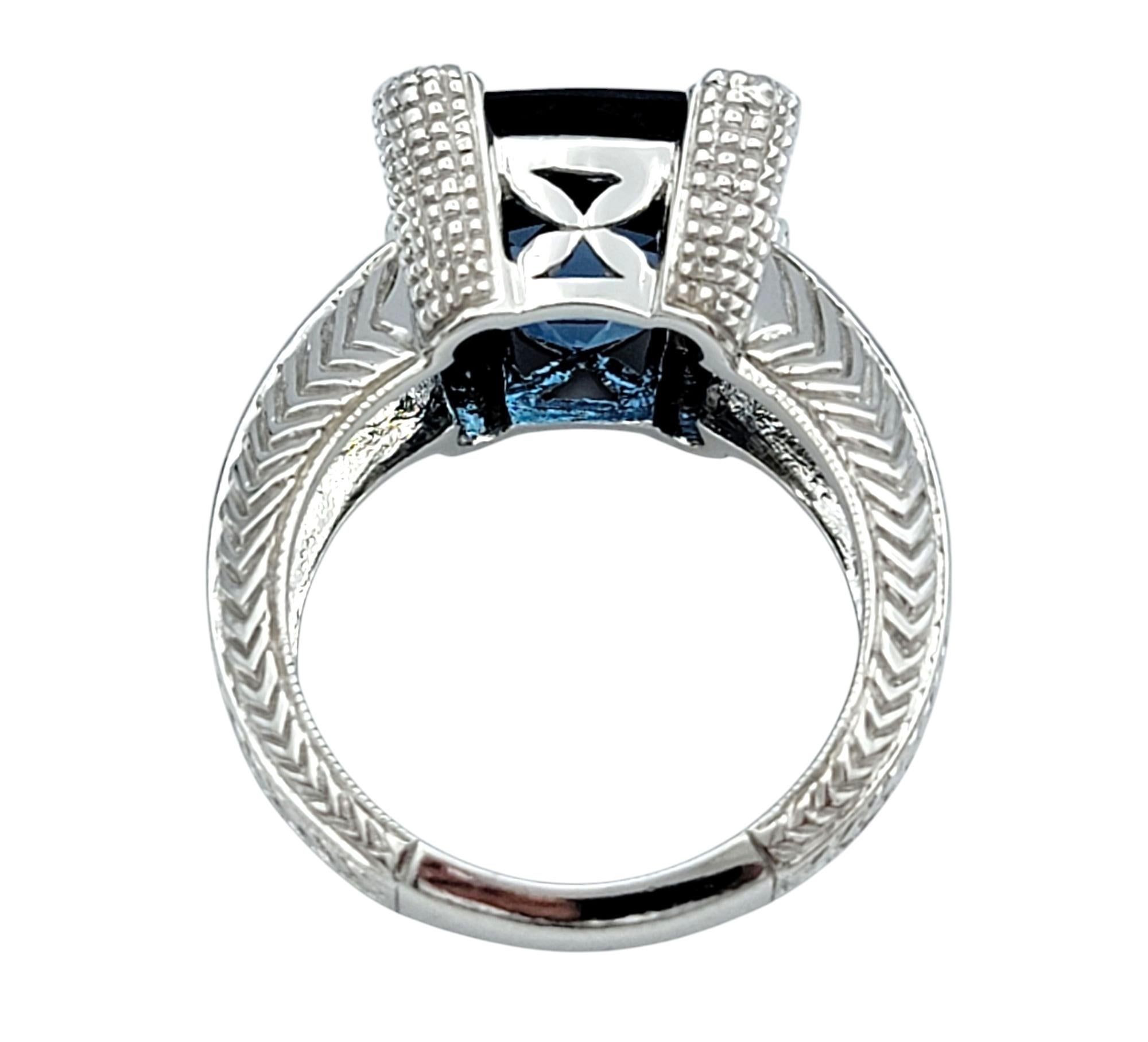 Anillo de cóctel con topacio azul talla cojín de 6,34 quilates y diamantes en oro de 14 quilates en venta 2